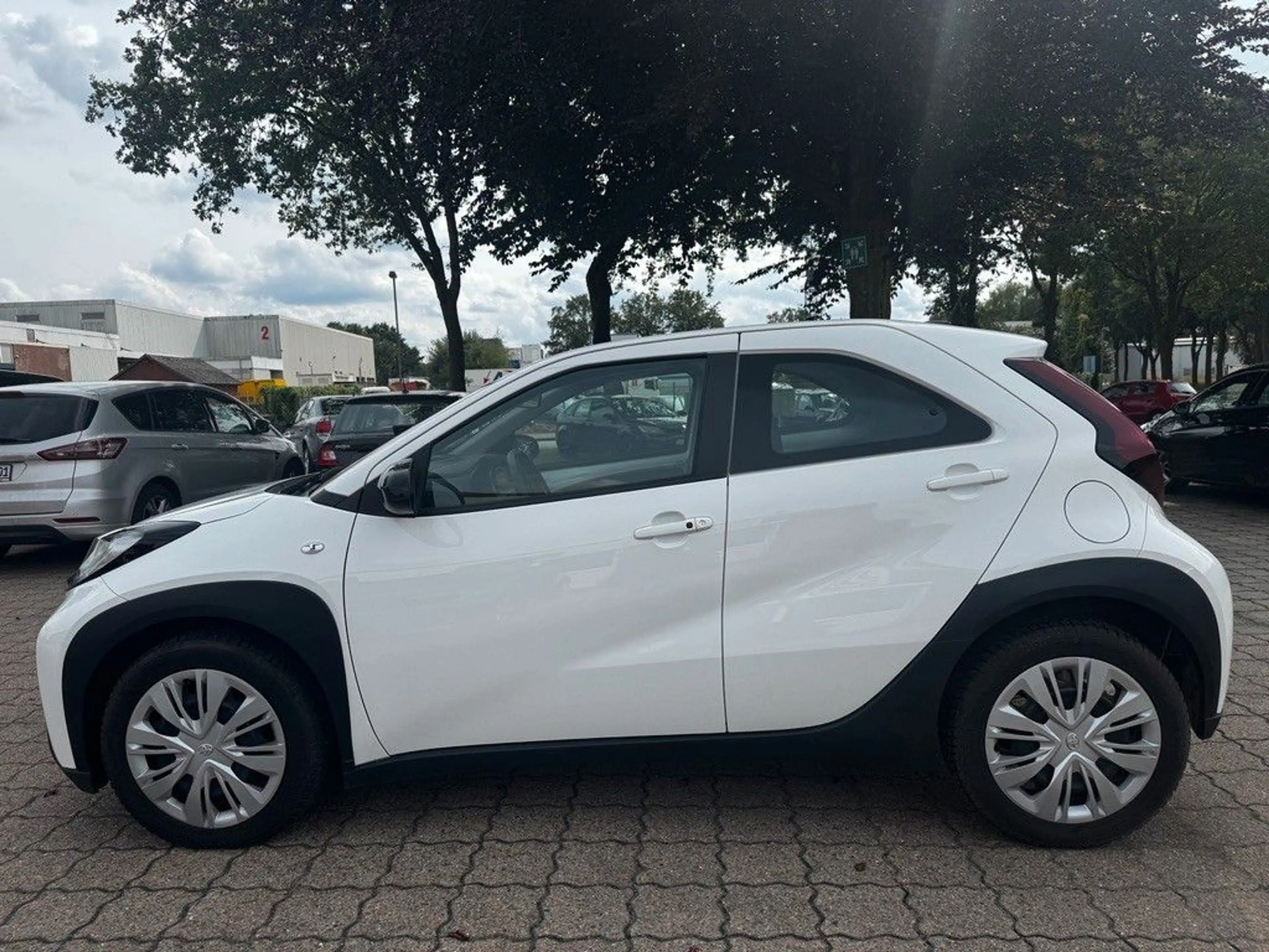 Toyota Aygo X Play, Kamera, Keyless, Tempom.,10TKM — photo 8