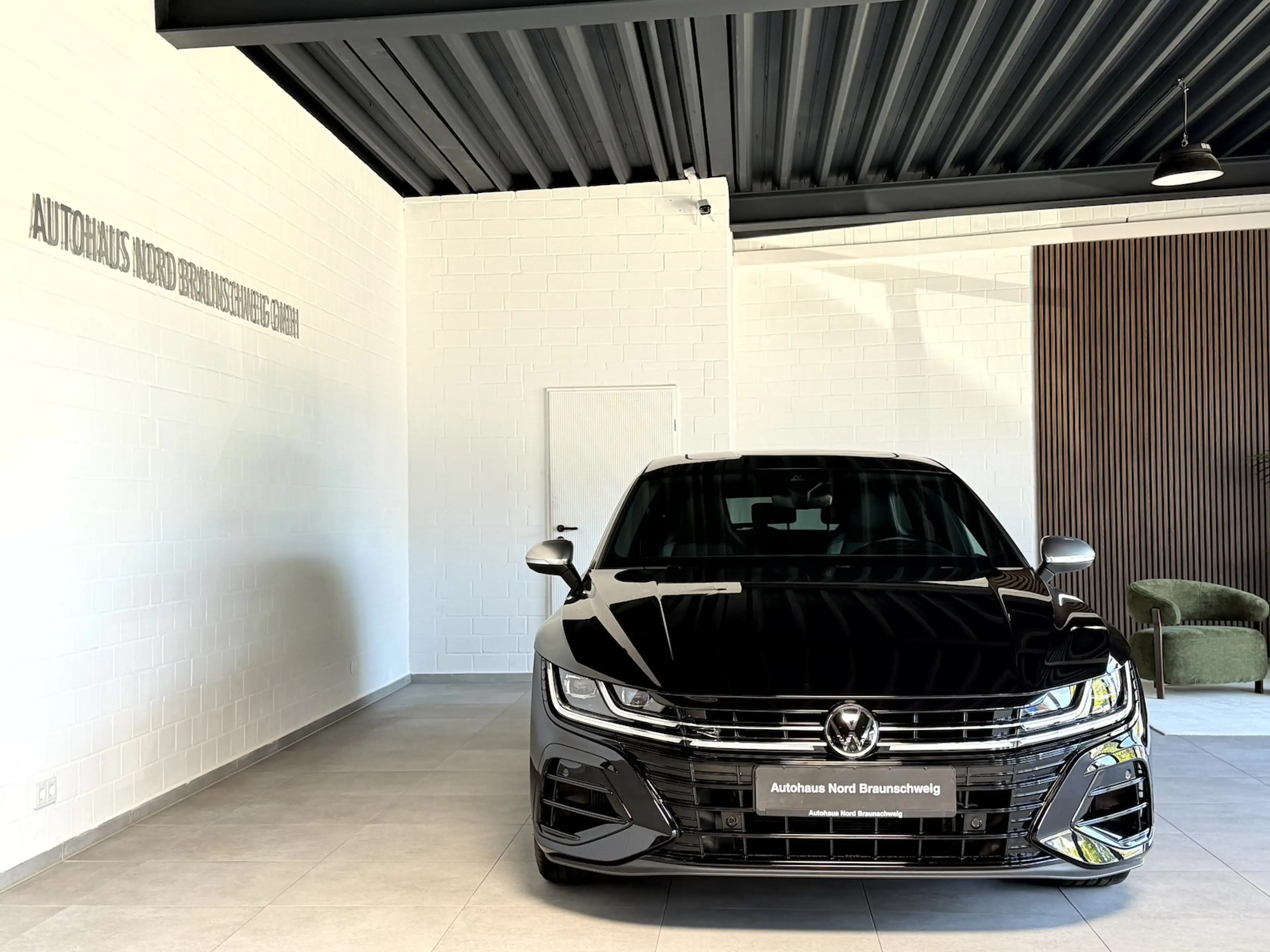 Volkswagen Arteon Shooting Brake R 2.0 TSI*IQ*Pano*H&K*AHK* — photo 2