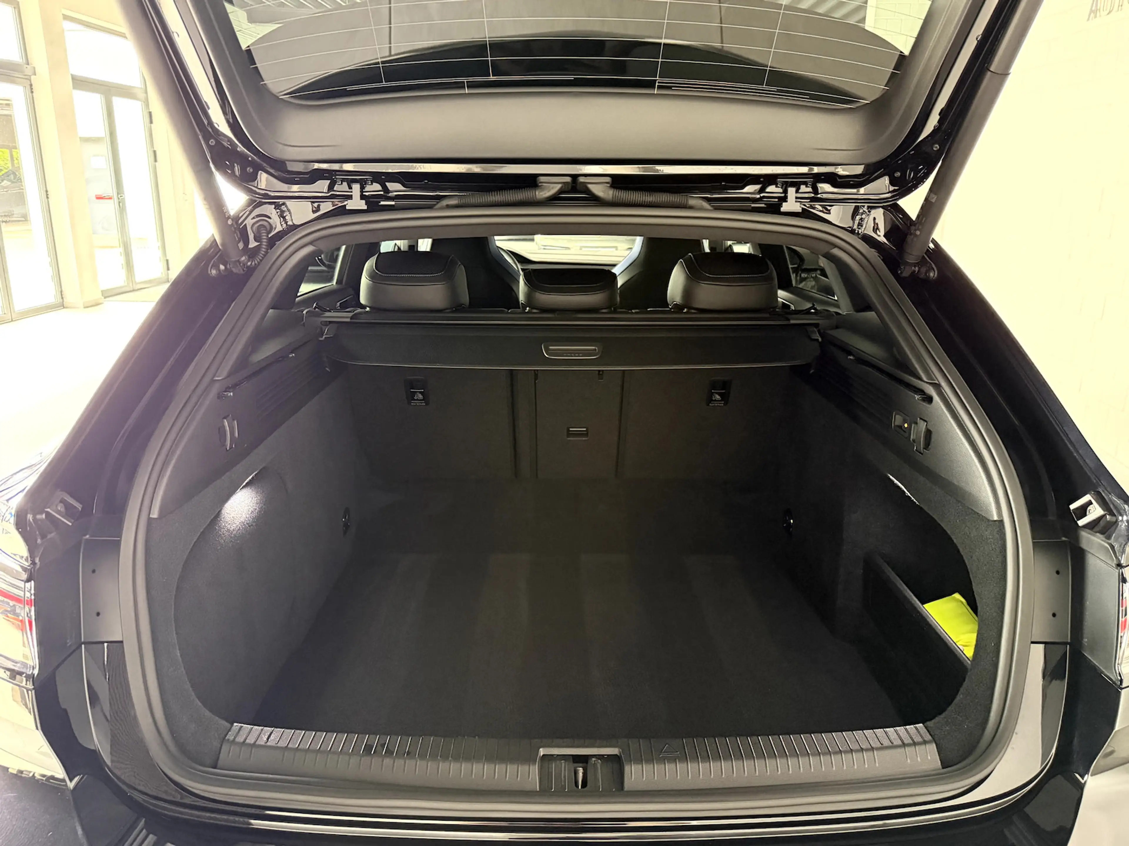 Volkswagen Arteon Shooting Brake R 2.0 TSI*IQ*Pano*H&K*AHK* — photo 7