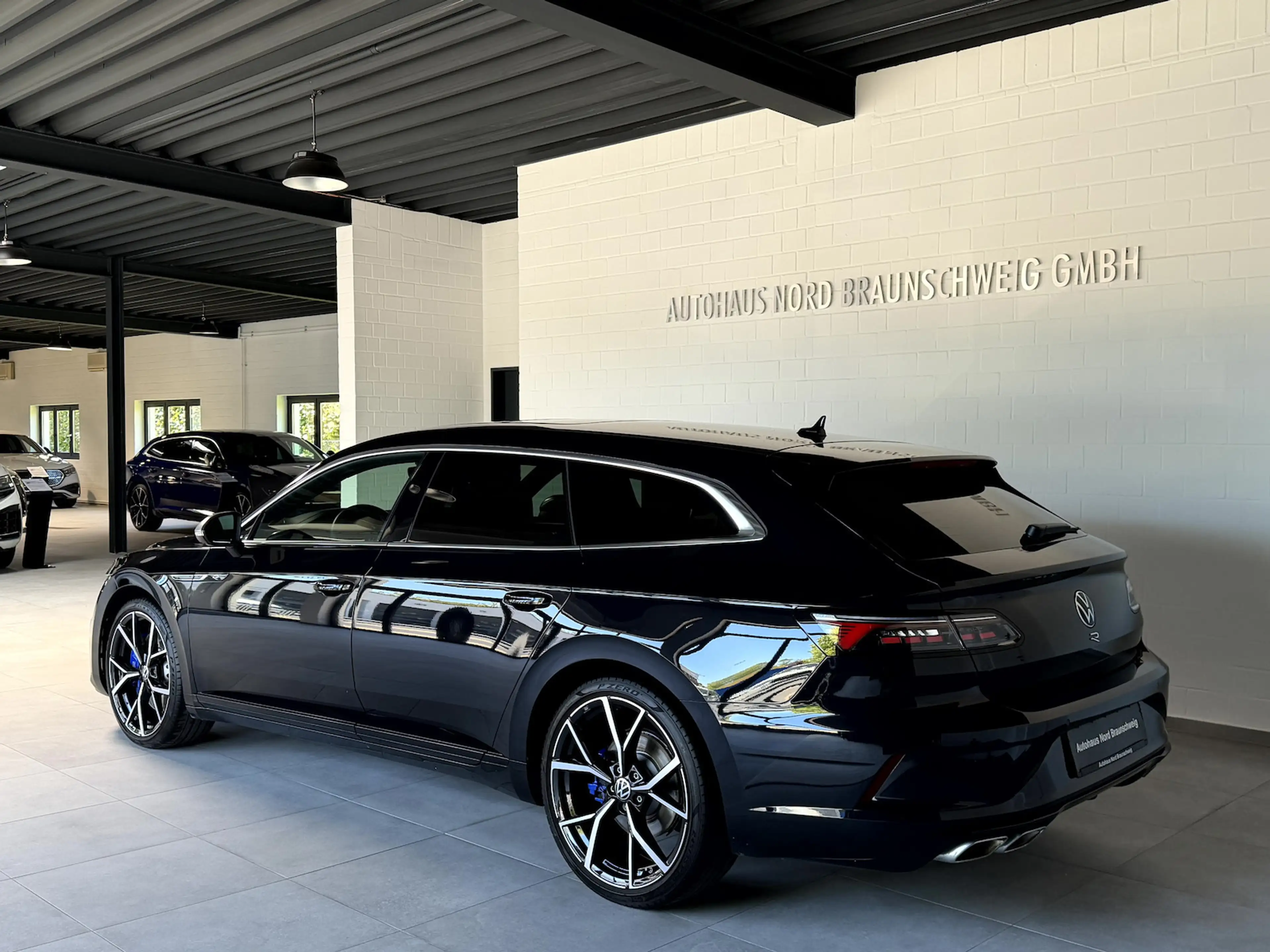 Volkswagen Arteon Shooting Brake R 2.0 TSI*IQ*Pano*H&K*AHK* — photo 5