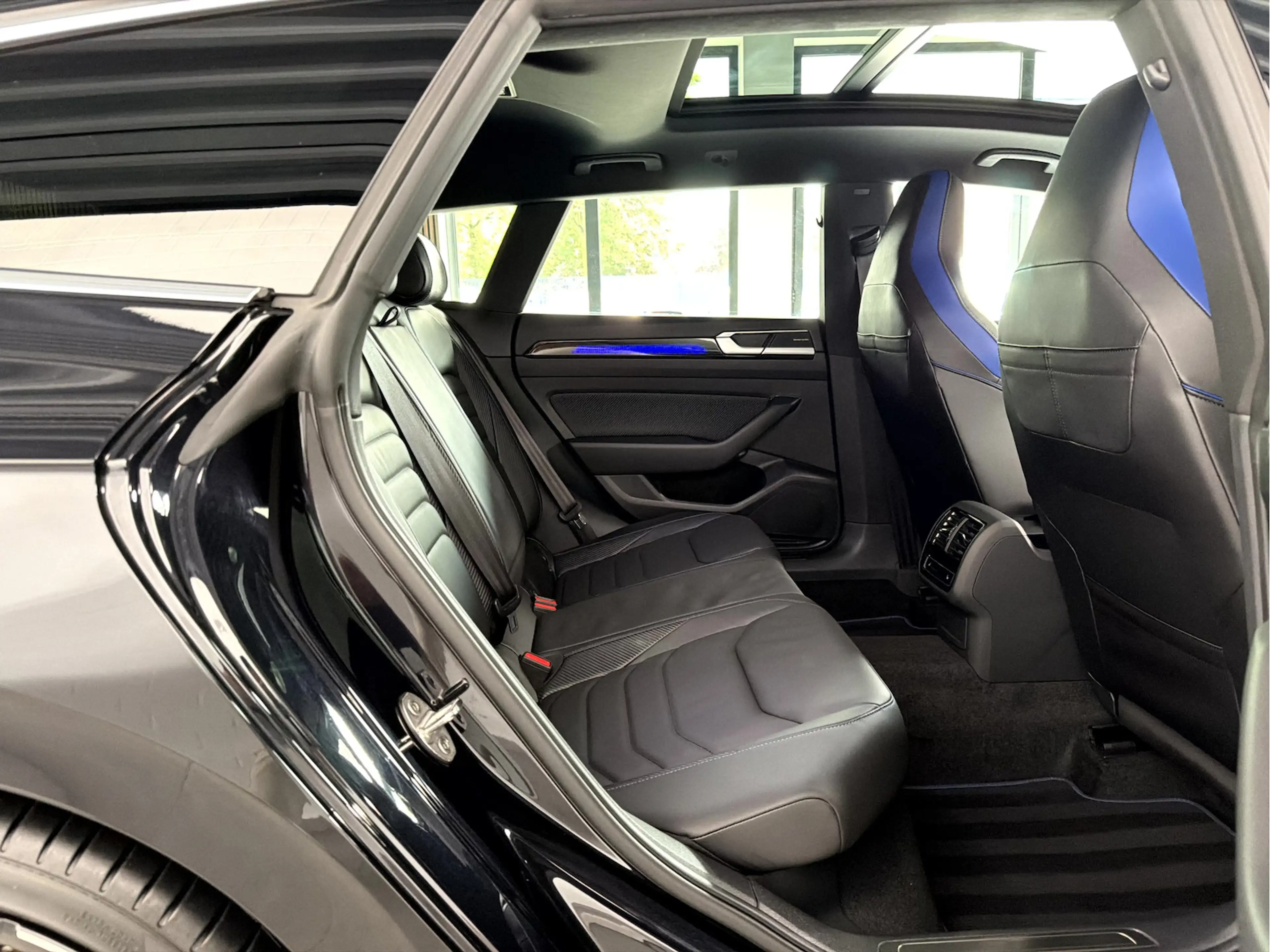 Volkswagen Arteon Shooting Brake R 2.0 TSI*IQ*Pano*H&K*AHK* — photo 8
