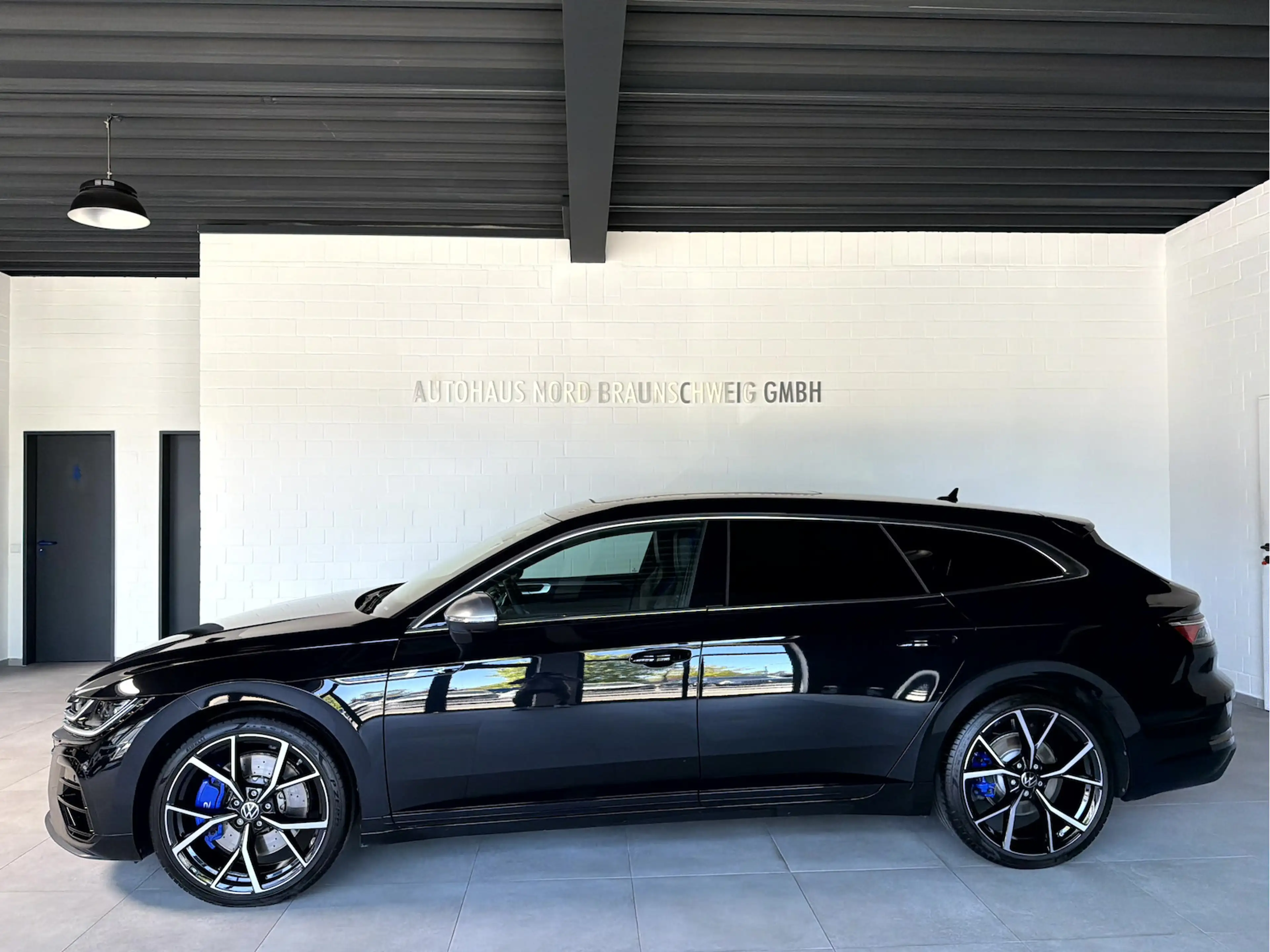 Volkswagen Arteon Shooting Brake R 2.0 TSI*IQ*Pano*H&K*AHK* — photo 3