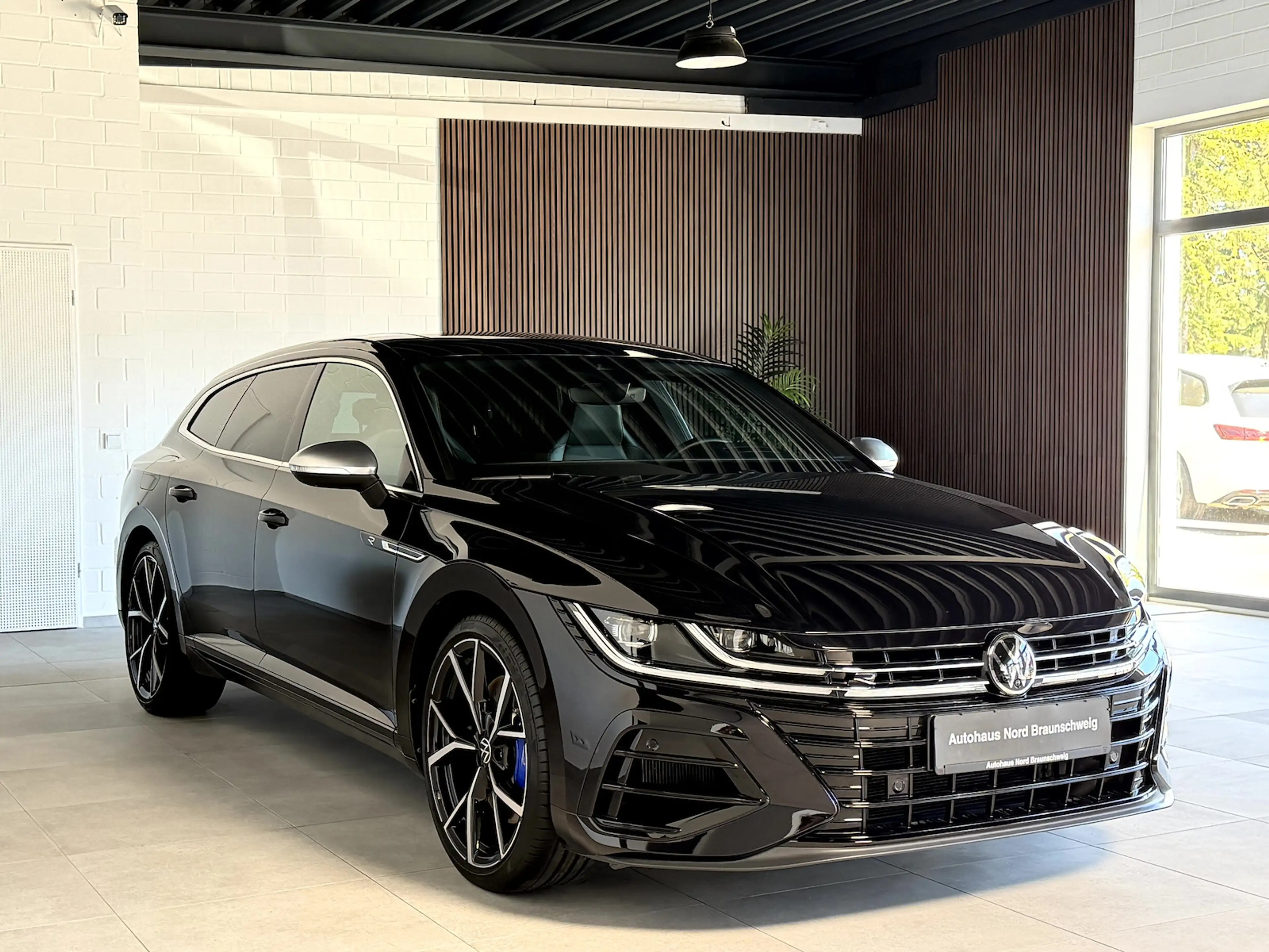 Volkswagen Arteon Shooting Brake R 2.0 TSI*IQ*Pano*H&K*AHK* — photo 4