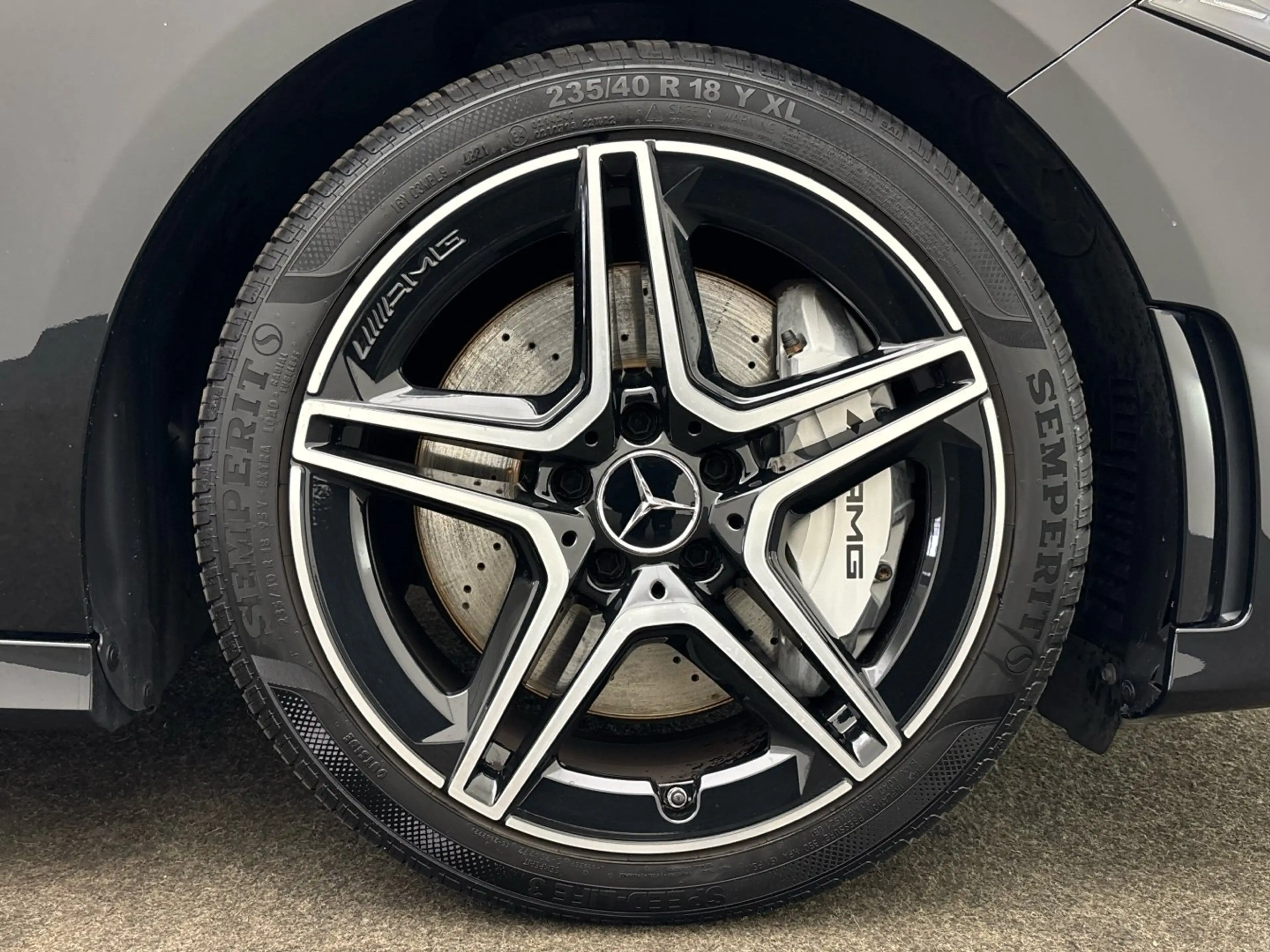 Mercedes-Benz A 35 AMG 4M Multibeam Standheizung Distronic AHK — photo 8