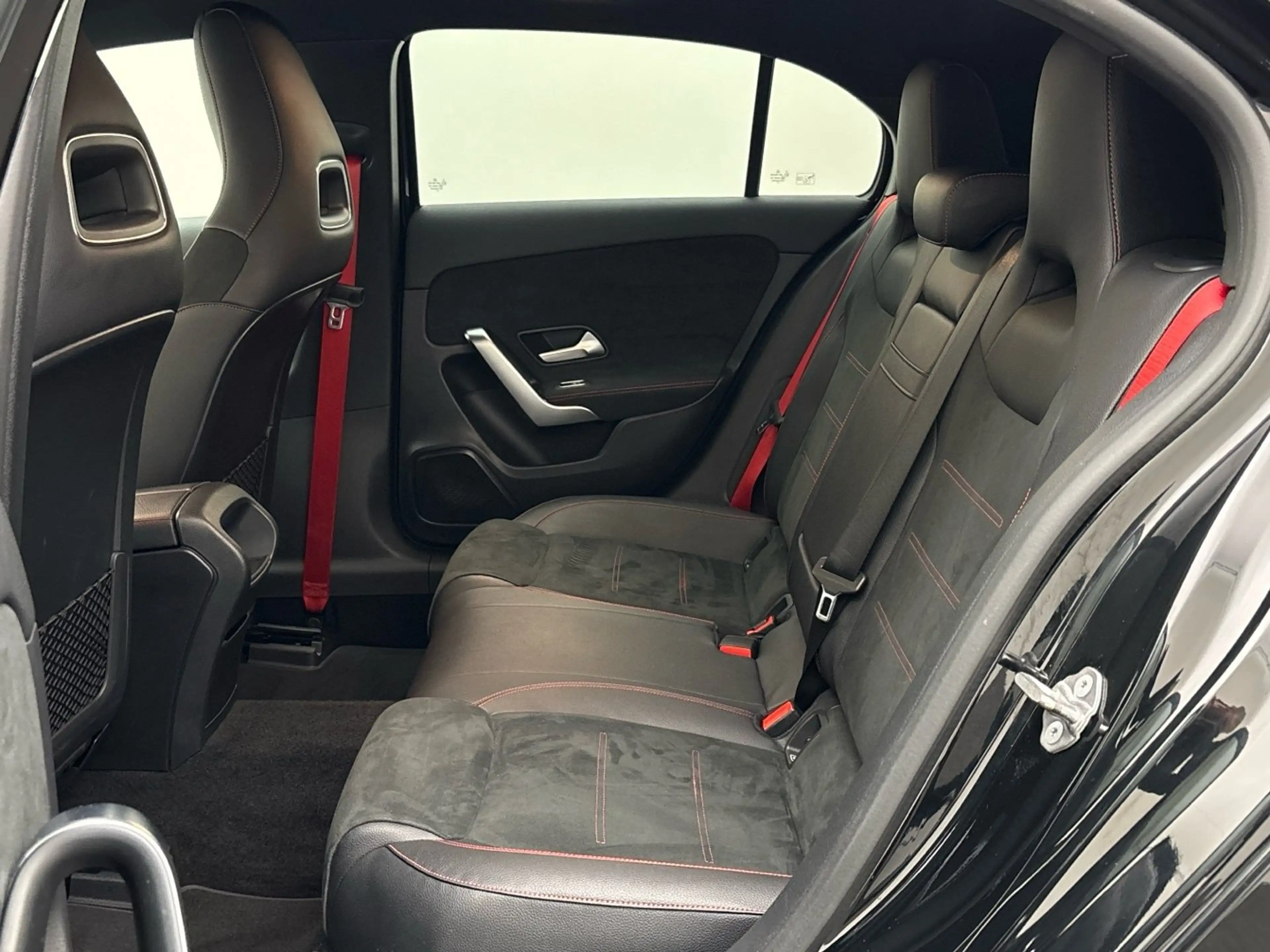 Mercedes-Benz A 35 AMG 4M Multibeam Standheizung Distronic AHK — photo 14