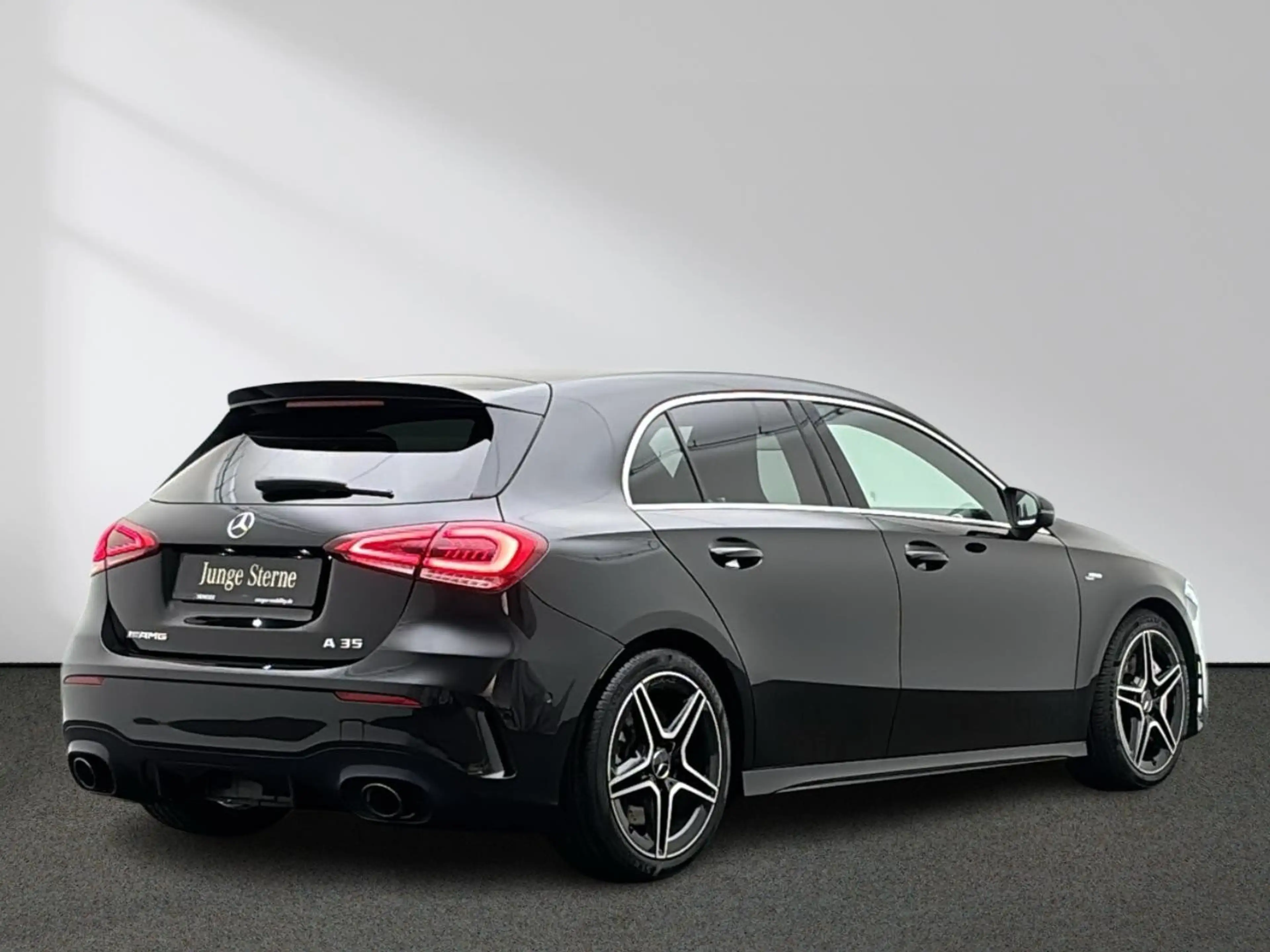 Mercedes-Benz A 35 AMG 4M Multibeam Standheizung Distronic AHK — photo 4
