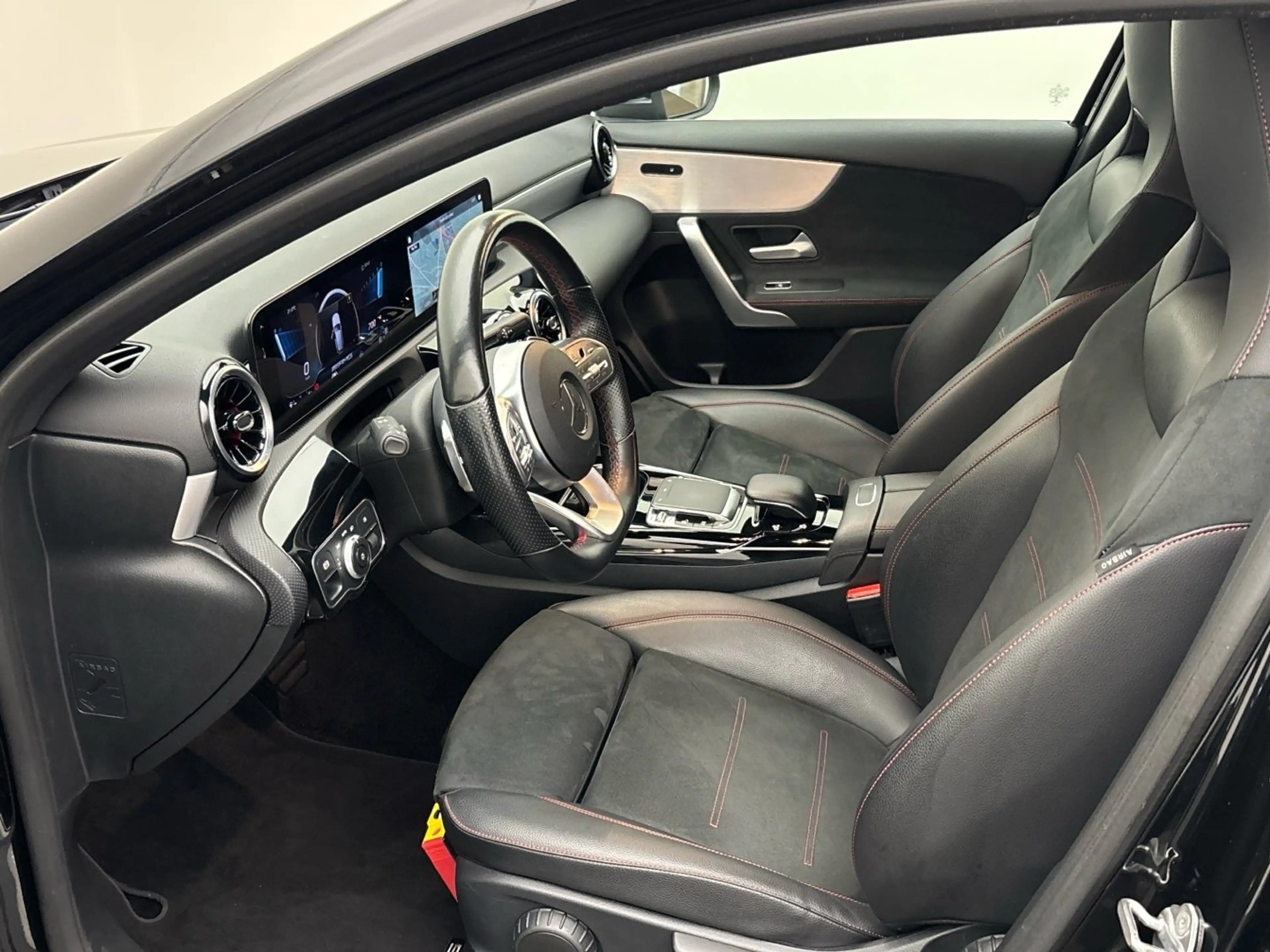 Mercedes-Benz A 35 AMG 4M Multibeam Standheizung Distronic AHK — photo 12