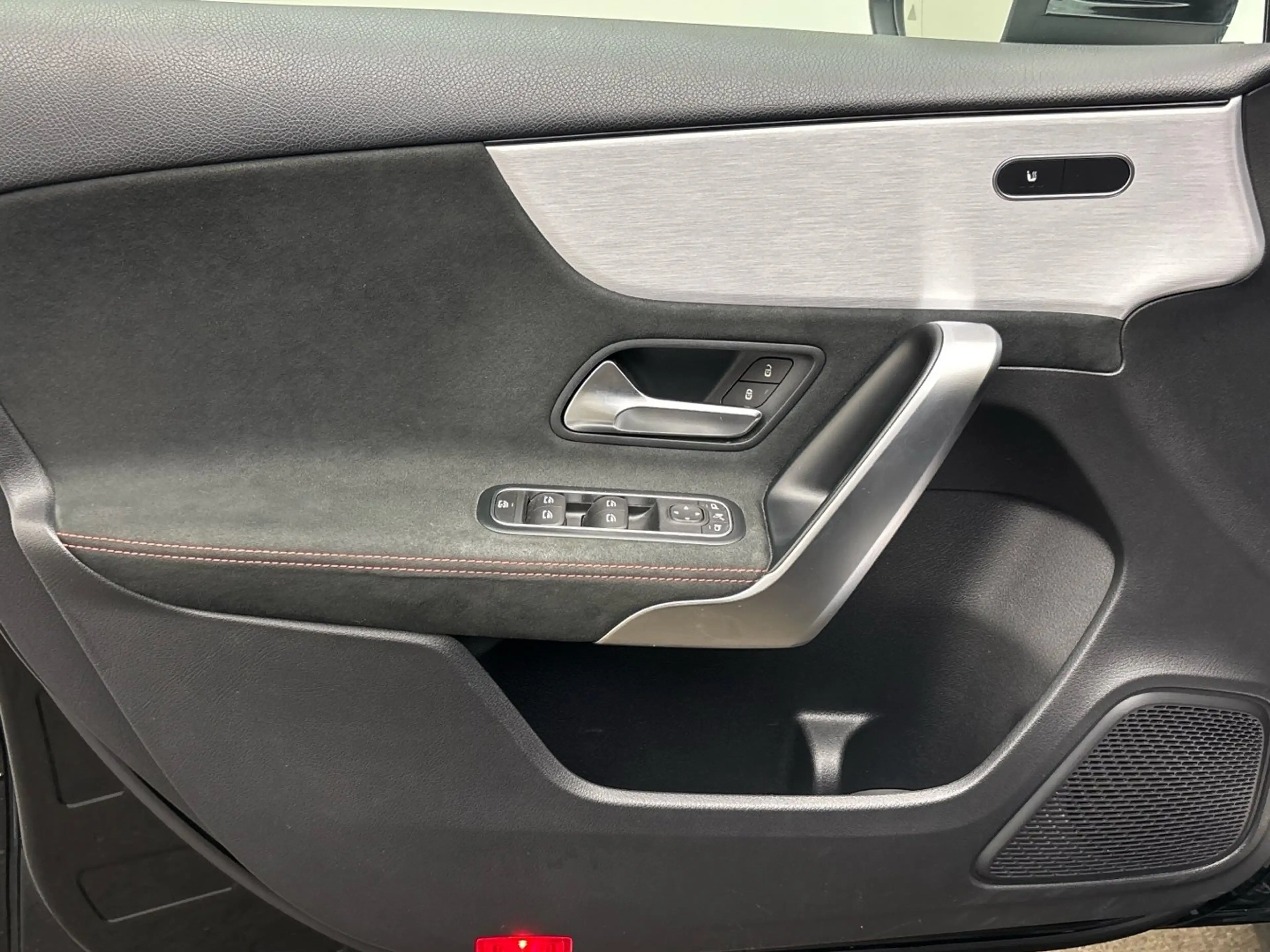 Mercedes-Benz A 35 AMG 4M Multibeam Standheizung Distronic AHK — photo 15