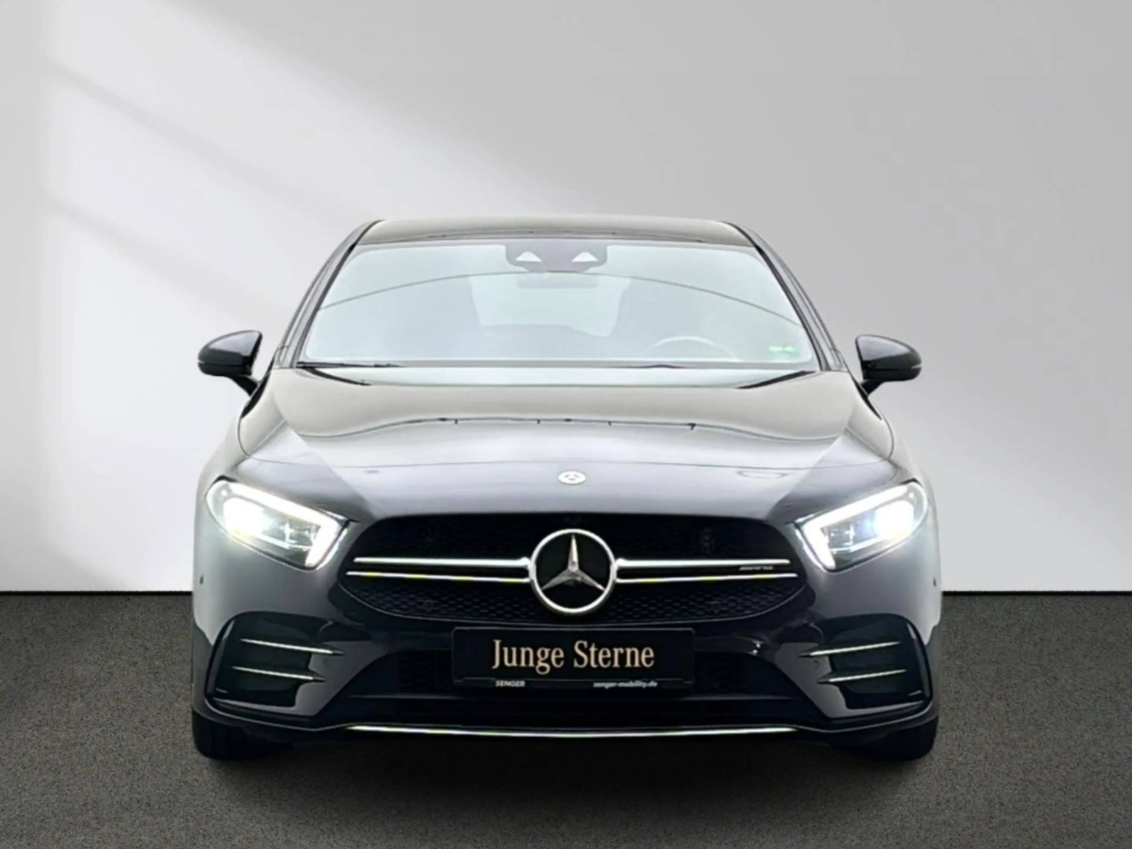 Mercedes-Benz A 35 AMG 4M Multibeam Standheizung Distronic AHK — photo 5