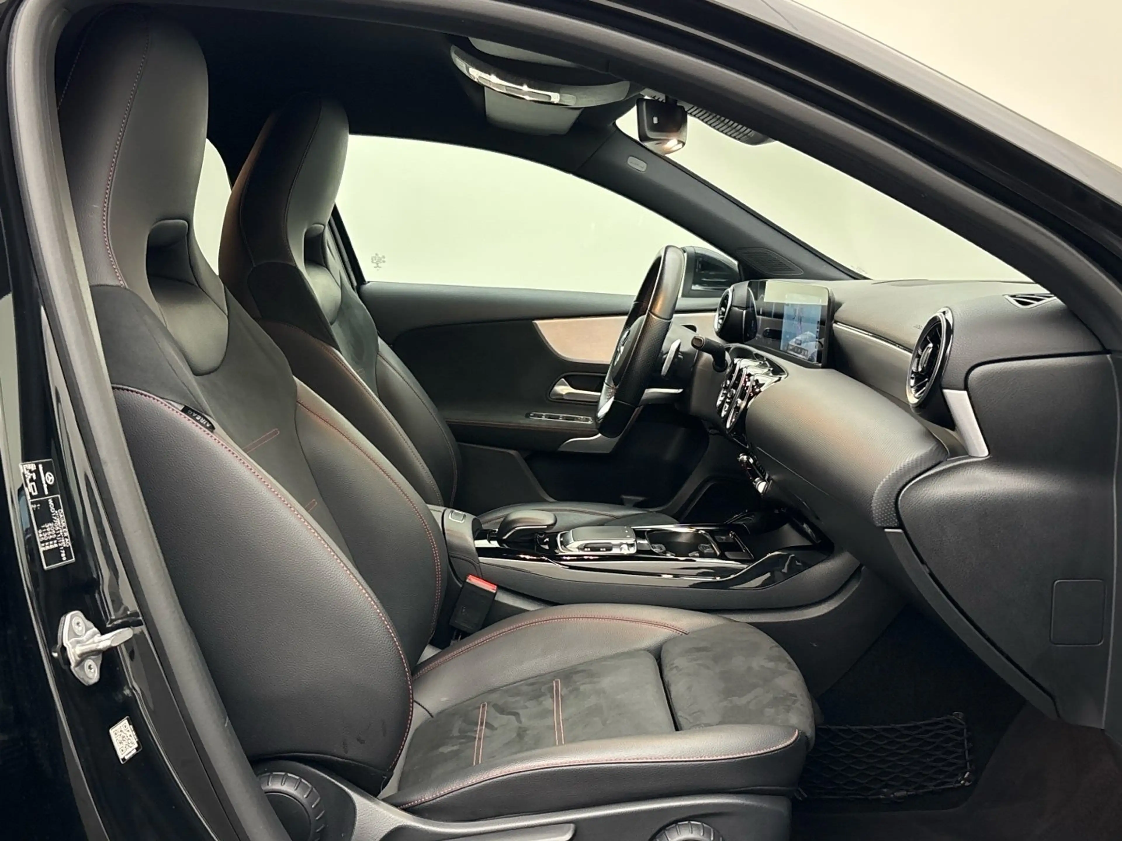Mercedes-Benz A 35 AMG 4M Multibeam Standheizung Distronic AHK — photo 13