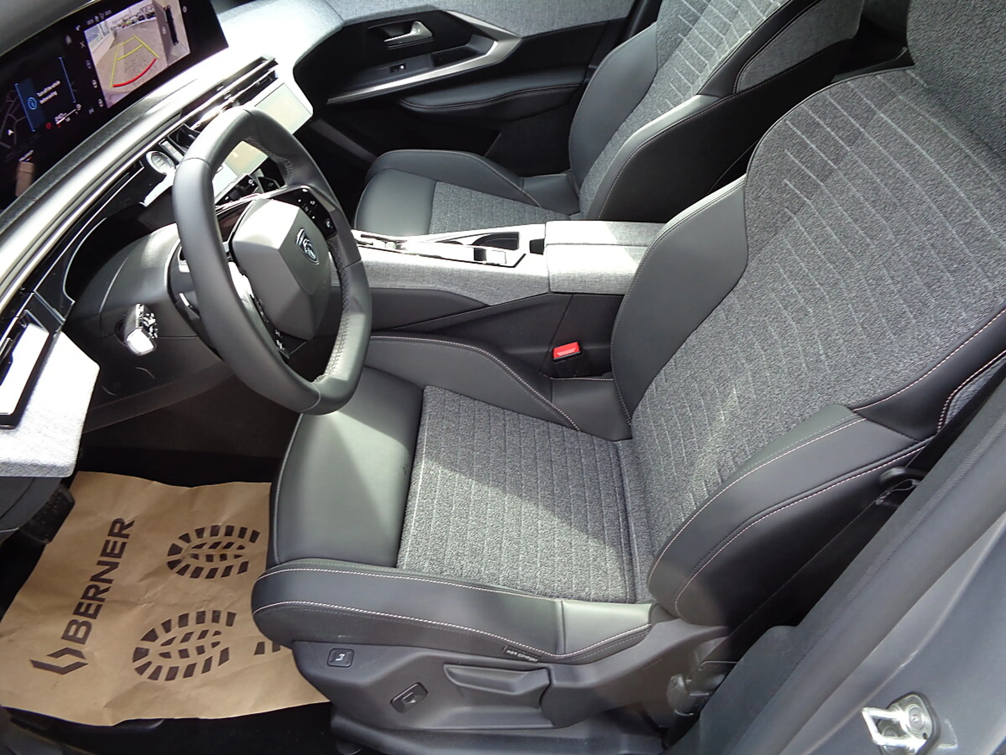 Peugeot 3008 Hybrid 136 E-DCS6 Allure Aut. — photo 13