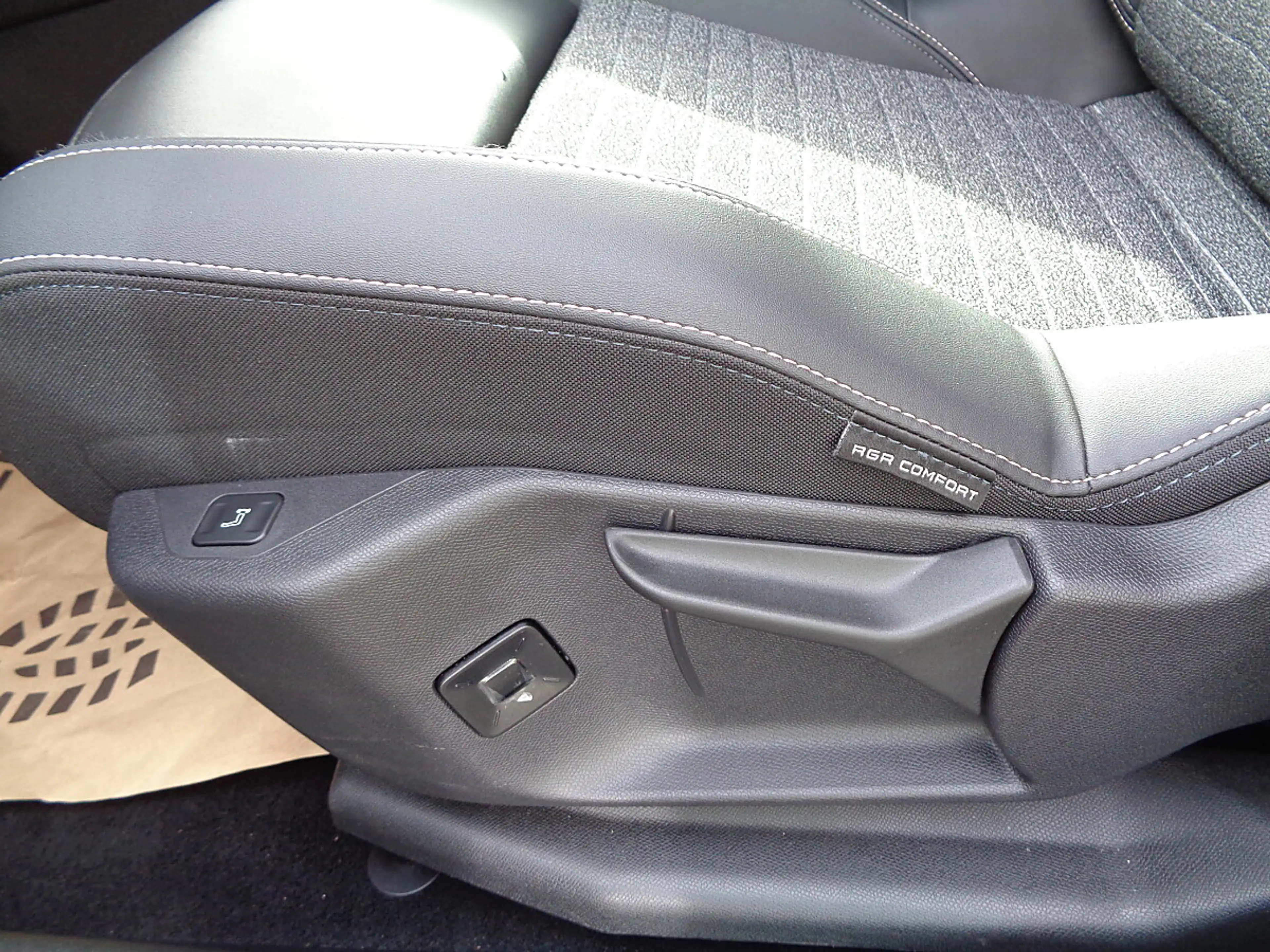 Peugeot 3008 Hybrid 136 E-DCS6 Allure Aut. — photo 14