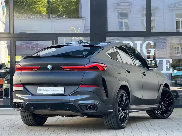 BMW X6 view 2