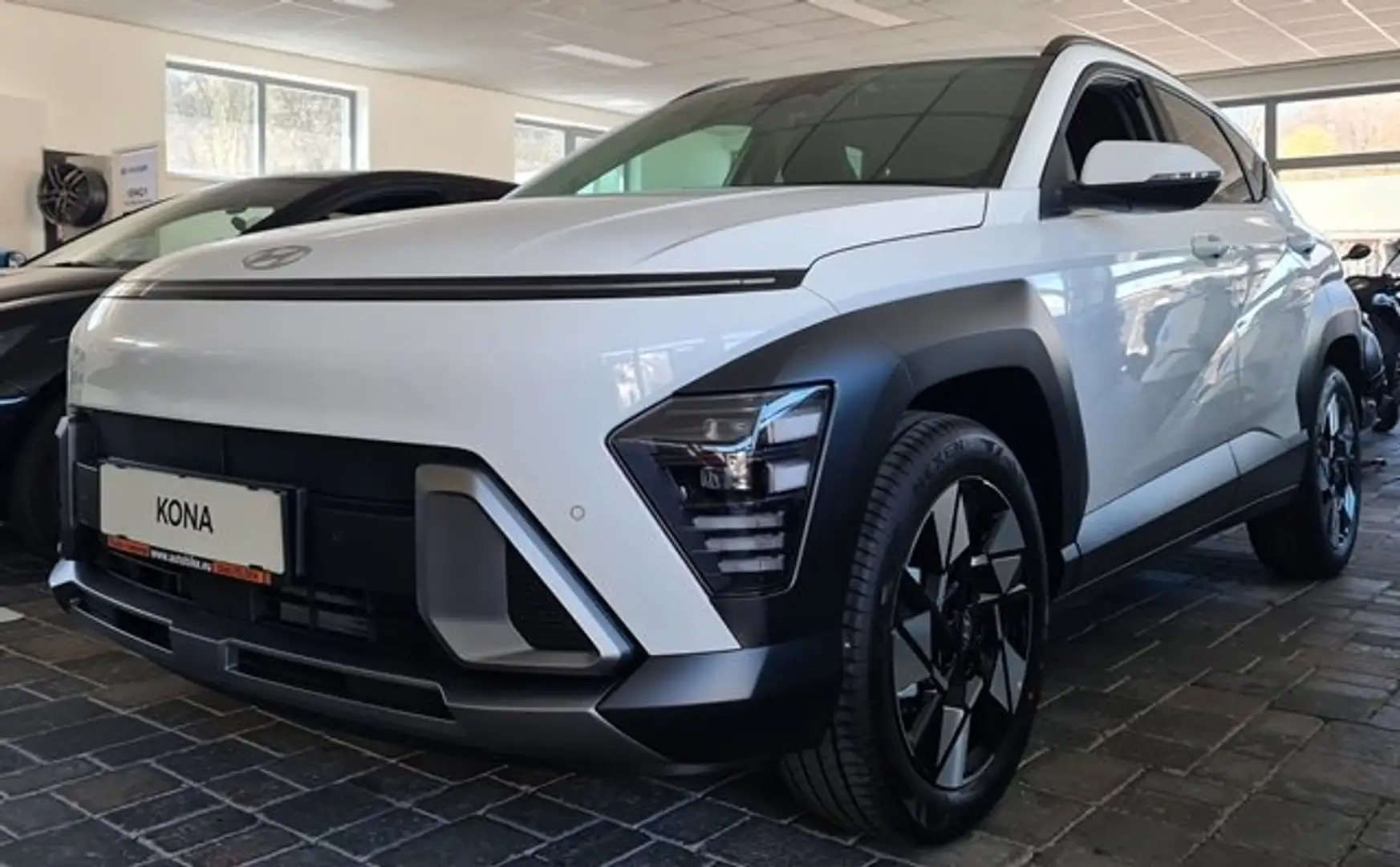 Hyundai KONA 1,0 T-GDi 2WD Go Plus Weiß - 2