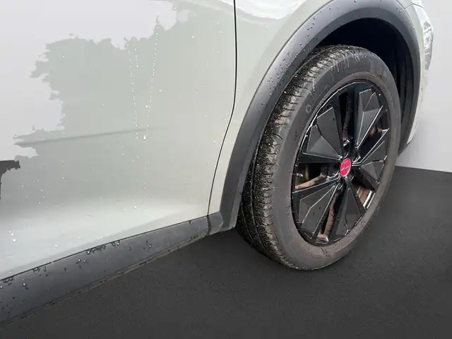 DS Automobiles DS 7 view 9