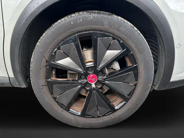 DS Automobiles DS 7 view 8