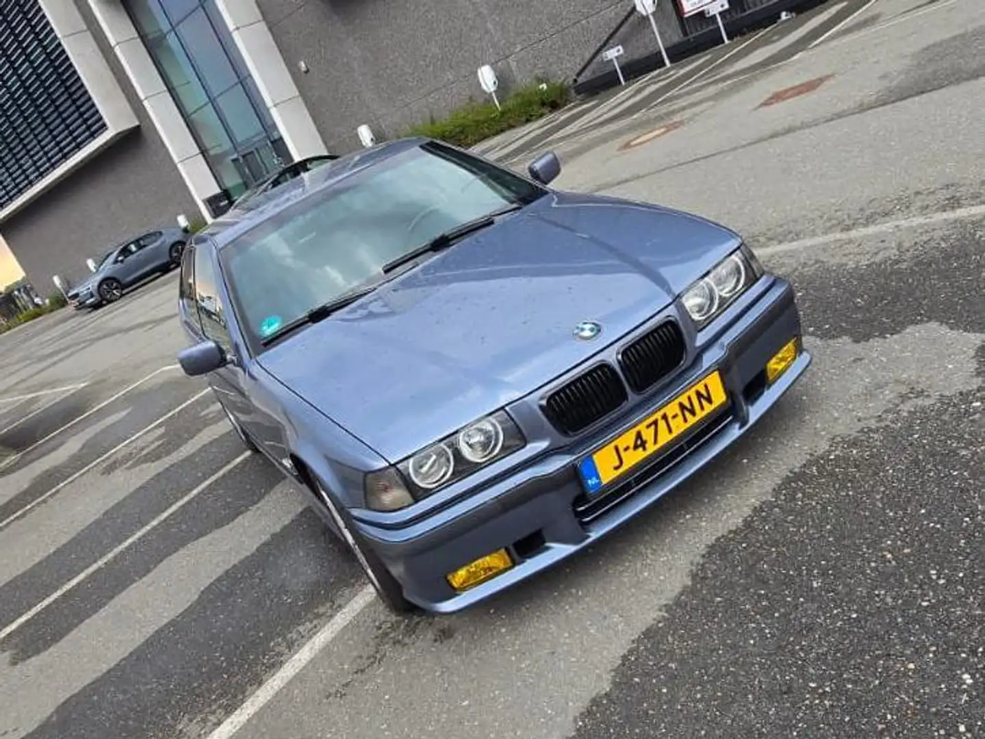 BMW 323 323Ti A Grijs - 1