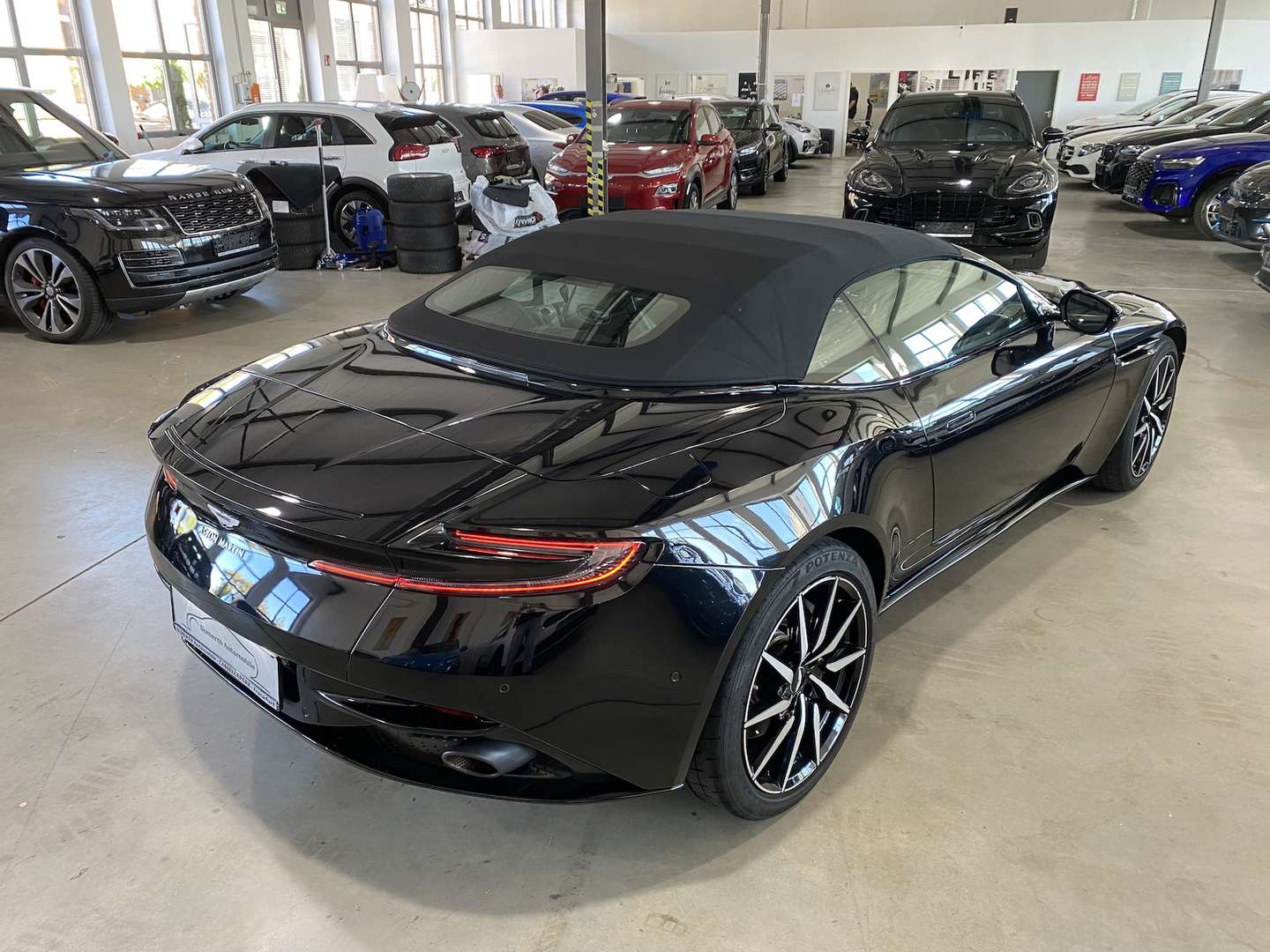 Aston Martin DB11 Volante 4.0 V8 Black Pack -  - Joinsteer - #4