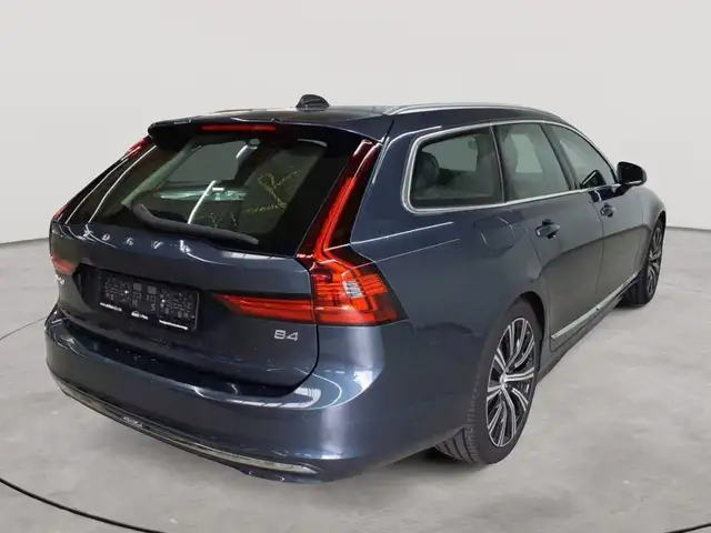 Volvo V90 view 4