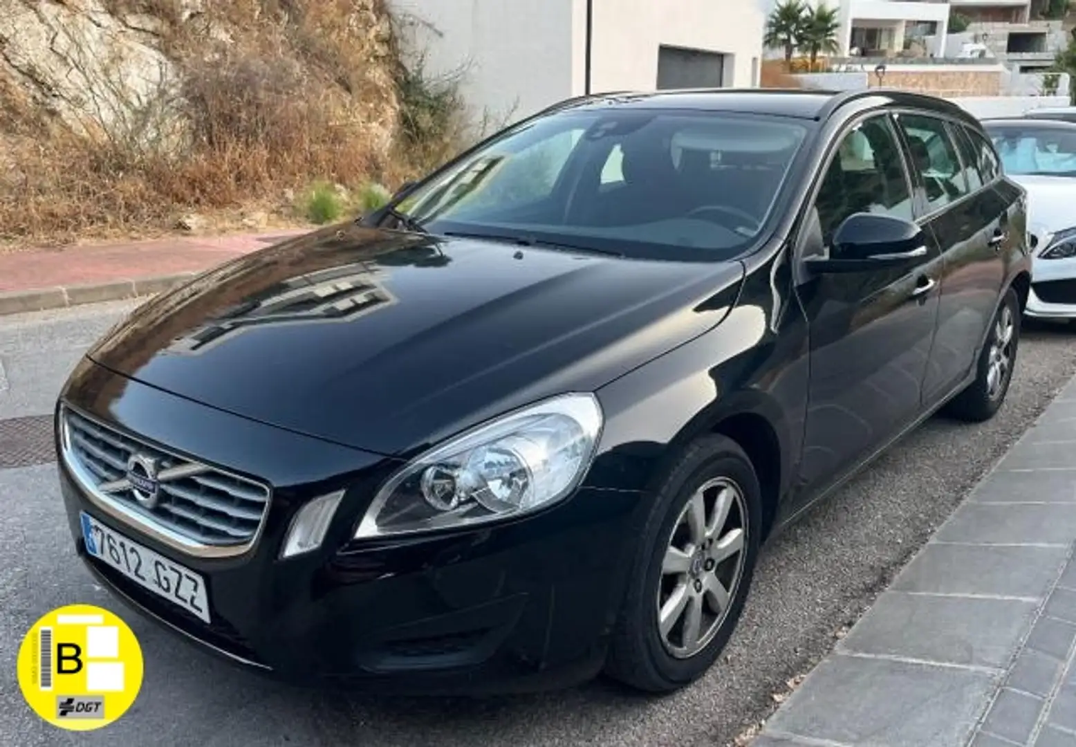 Volvo V60 Kinetic D3 163 CV Geartronic Nero - 2