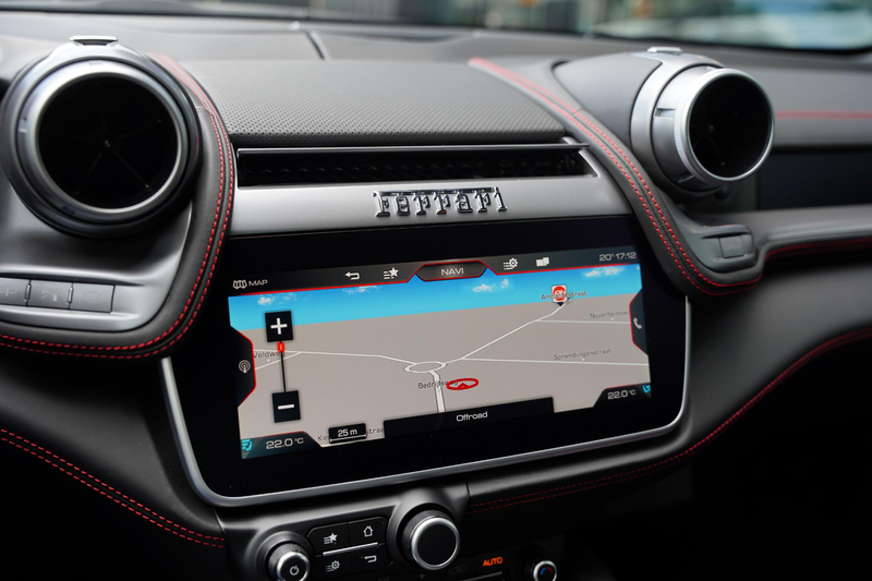 Ferrari GTC4 Lusso T 3.9 V8 / Atelier Car / Passenger Display — photo 11