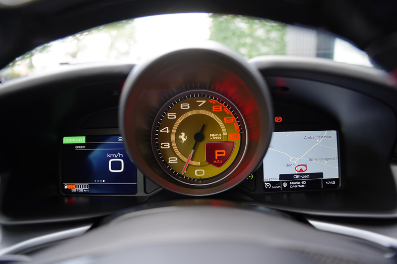 Ferrari GTC4 Lusso T 3.9 V8 / Atelier Car / Passenger Display — photo 9