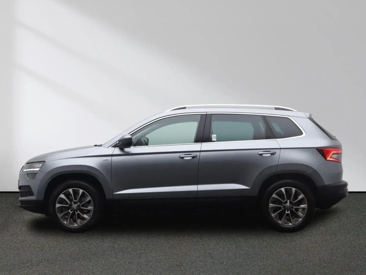 Skoda Karoq CLEVER 2.0 TDI DSG 4x4 RFK AHK Grey - 2