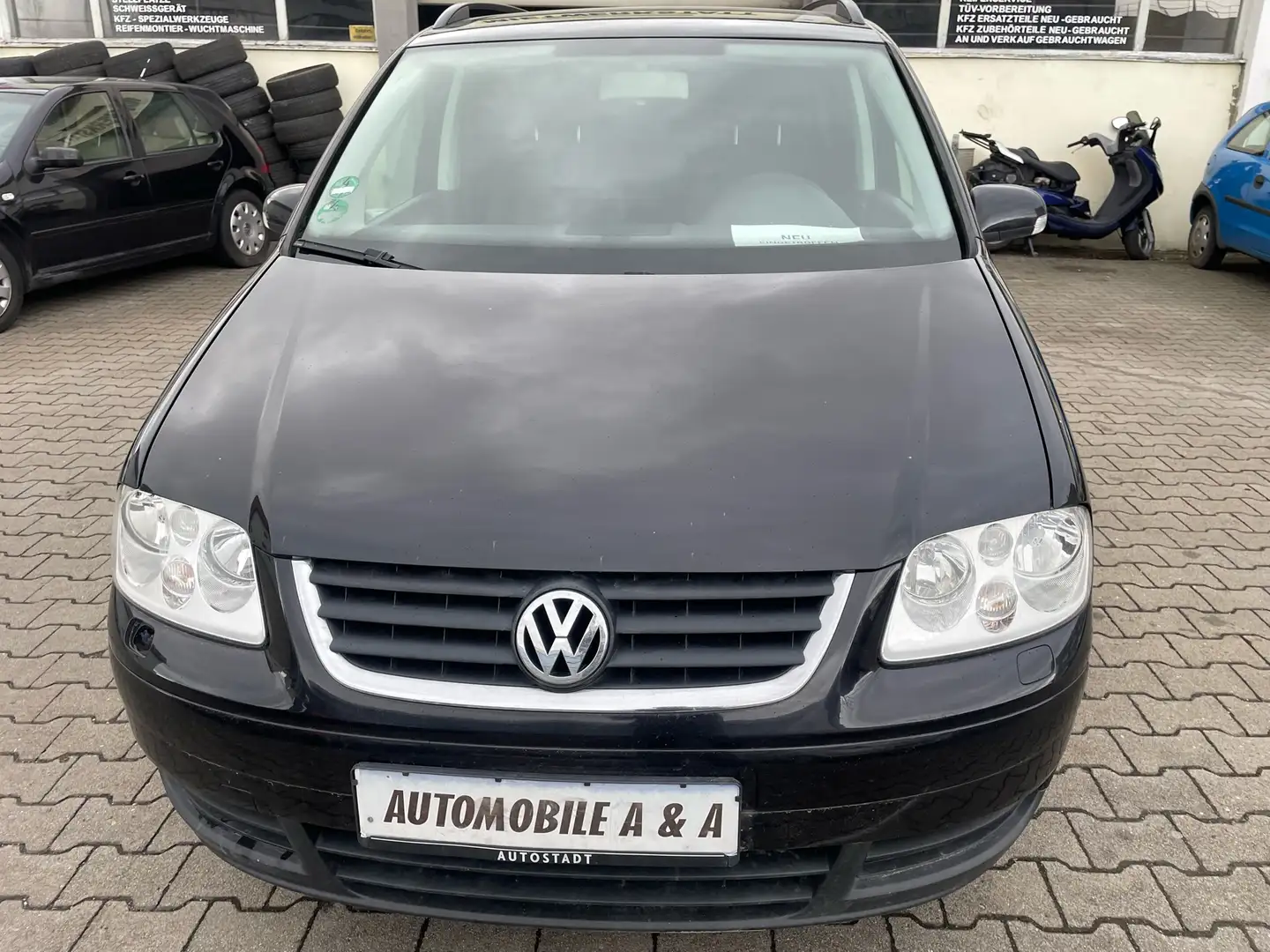Volkswagen Touran Goal Black - 2