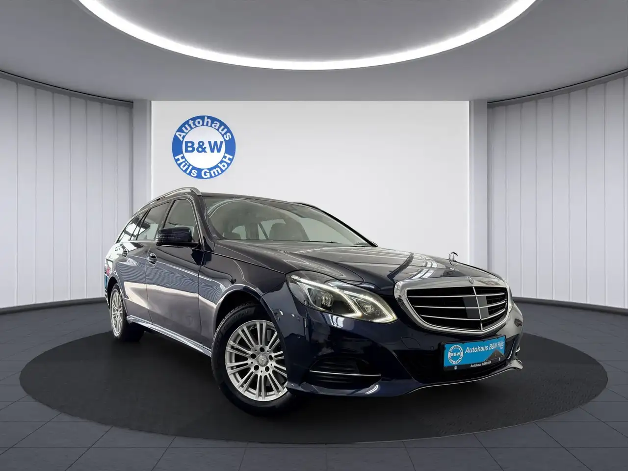 Mercedes-Benz E 300 BlueTec*LEDER*KAMERA*KLIMA*NAVI*LED*SHZ* — photo 1 of 30