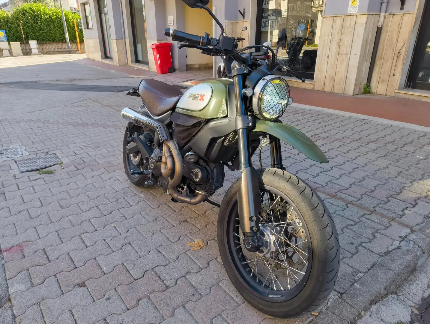 Ducati Scrambler 800 Desert Sled Verde - 2