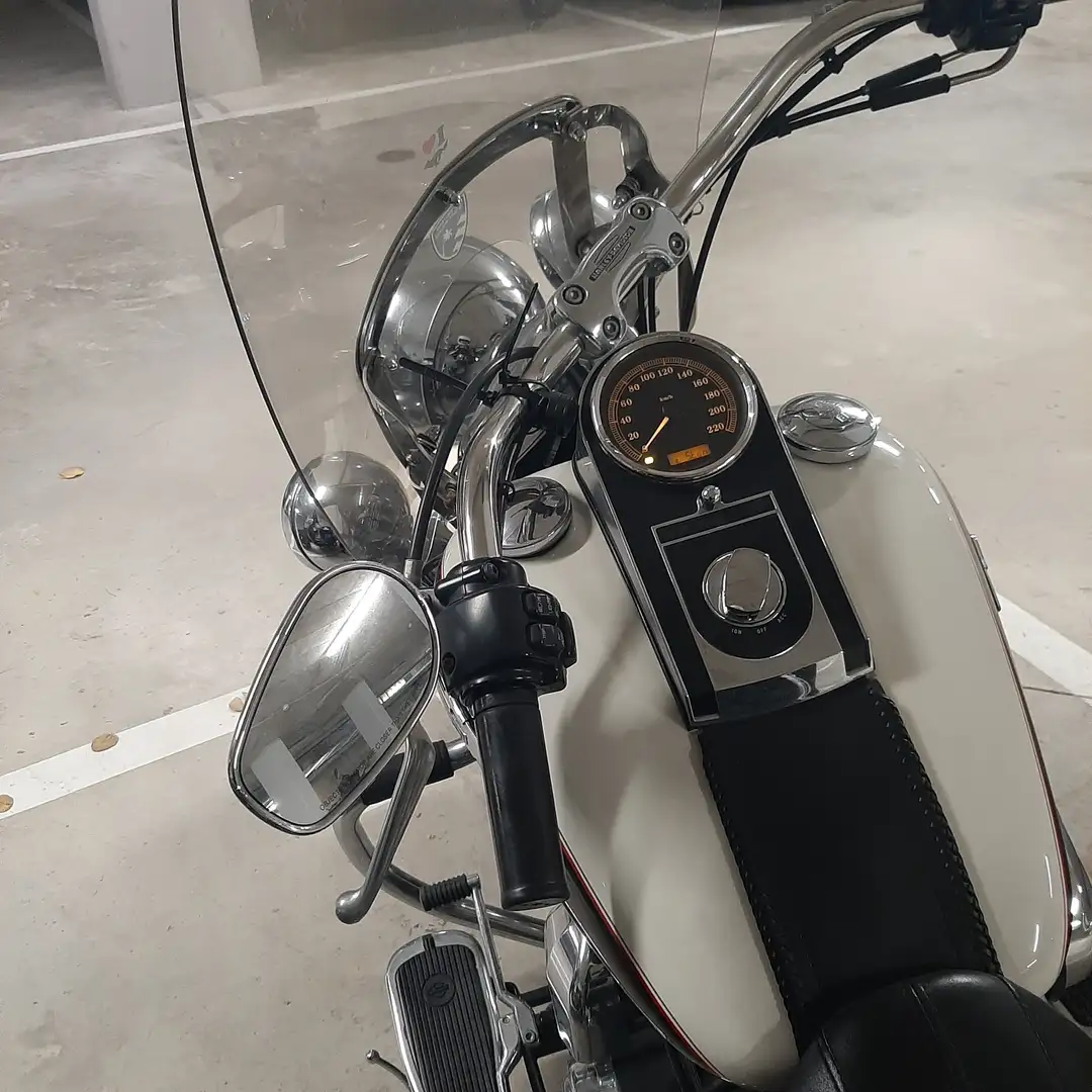 Harley-Davidson Softail Deluxe Biały - 1