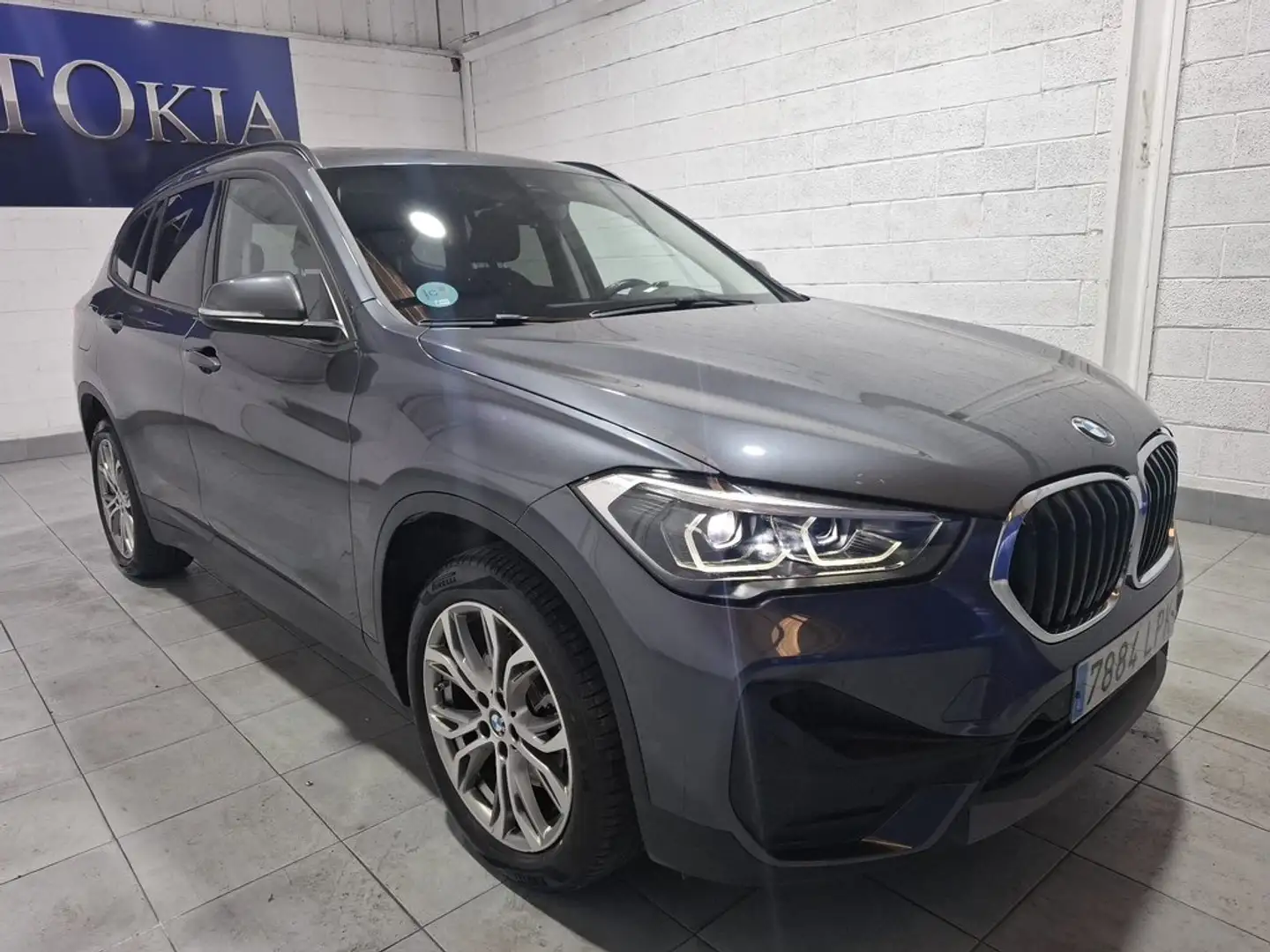 BMW X1 sDrive 18iA Grijs - 2