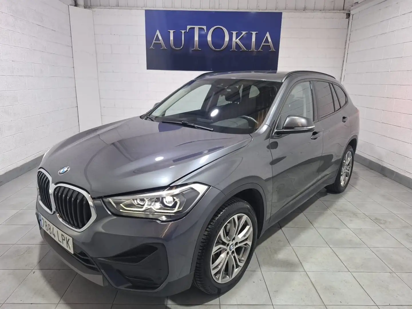 BMW X1 sDrive 18iA Grijs - 1
