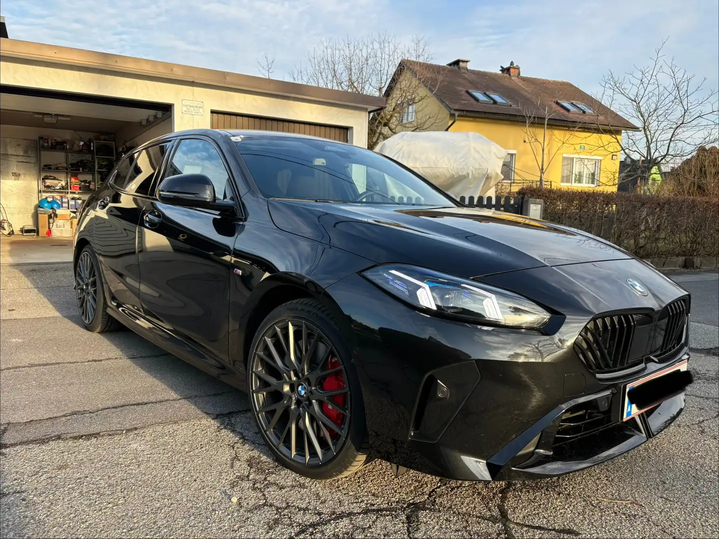 BMW 118 118d M Sport Aut. M Sport Schwarz - 1