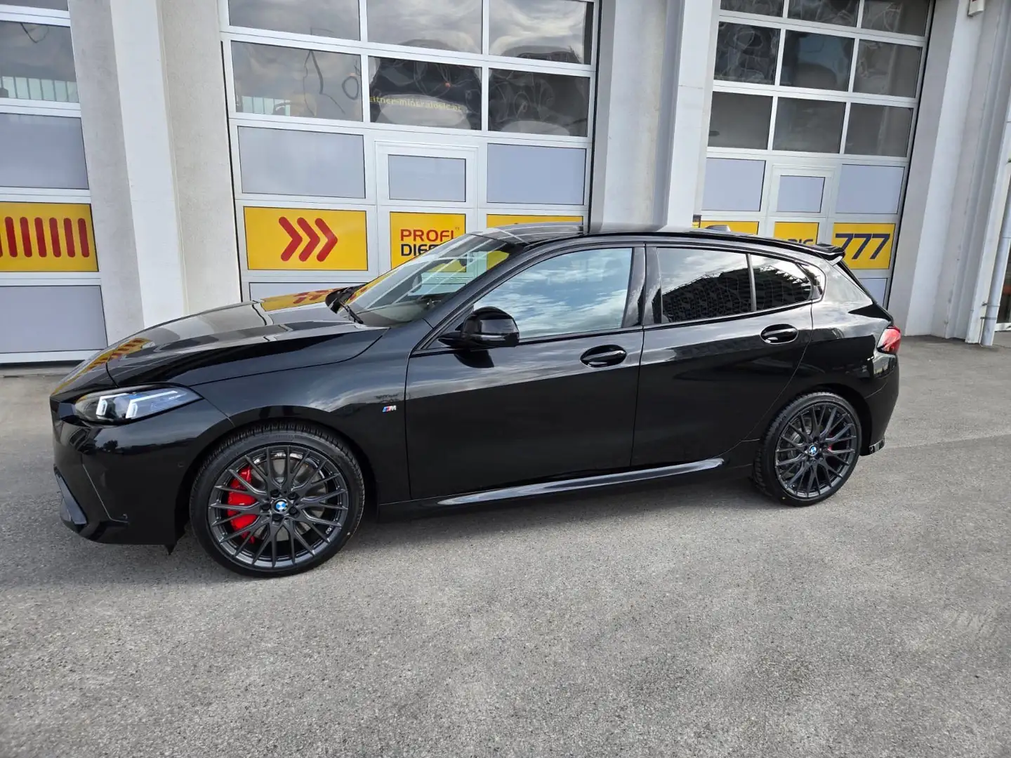BMW 118 118d M Sport Aut. M Sport Schwarz - 2