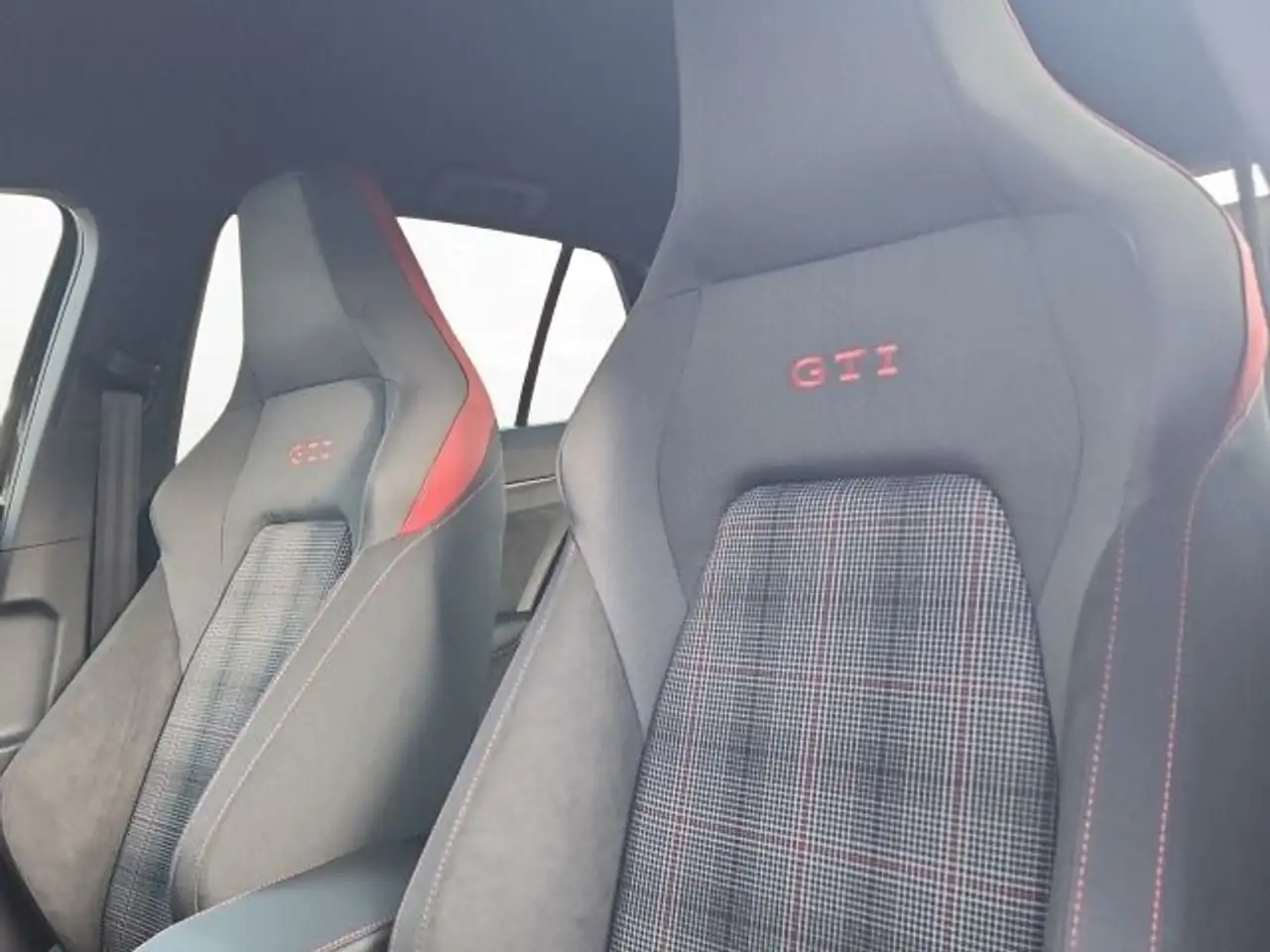 Volkswagen Golf GTI 2.0 TSI DSG BlackStyle 19" SHZ RFK 17