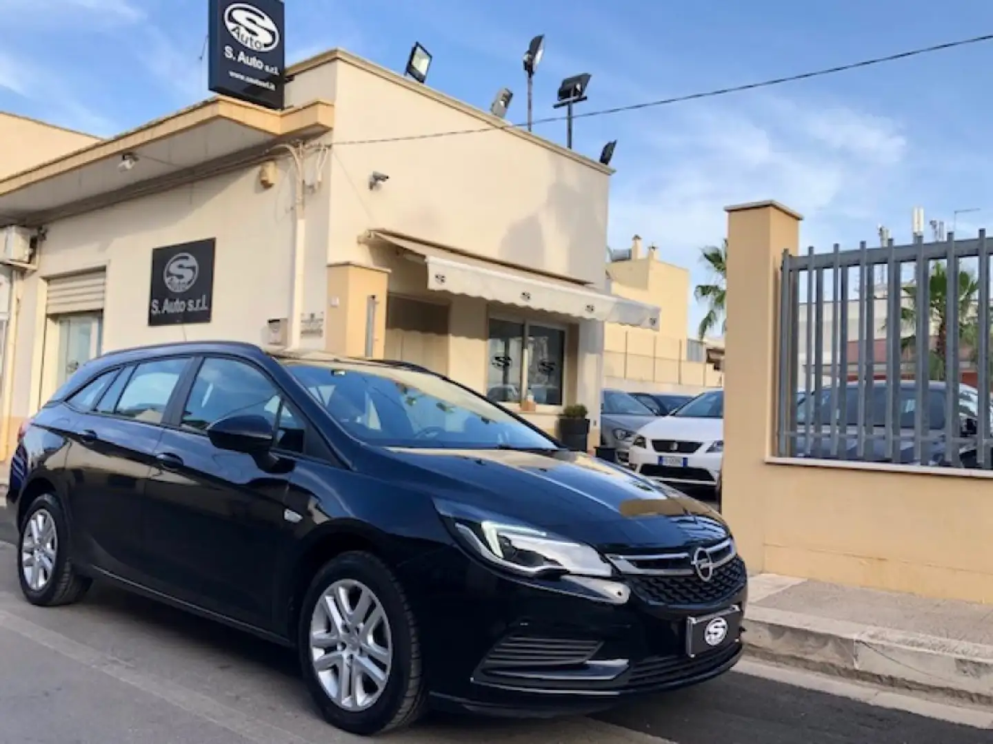 Opel Astra 1.6 CDTI Sportour Cosmo Nero - 1
