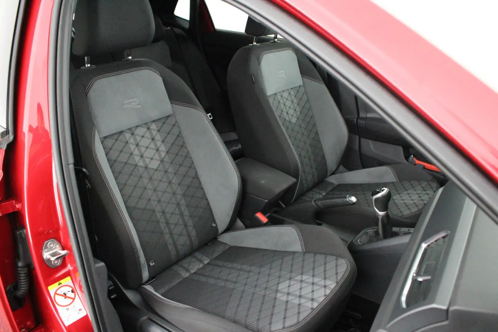 Volkswagen Polo 1.0 TSI 95pk 2x R-Line Keyless Matrix Led Camera V Rood - 2