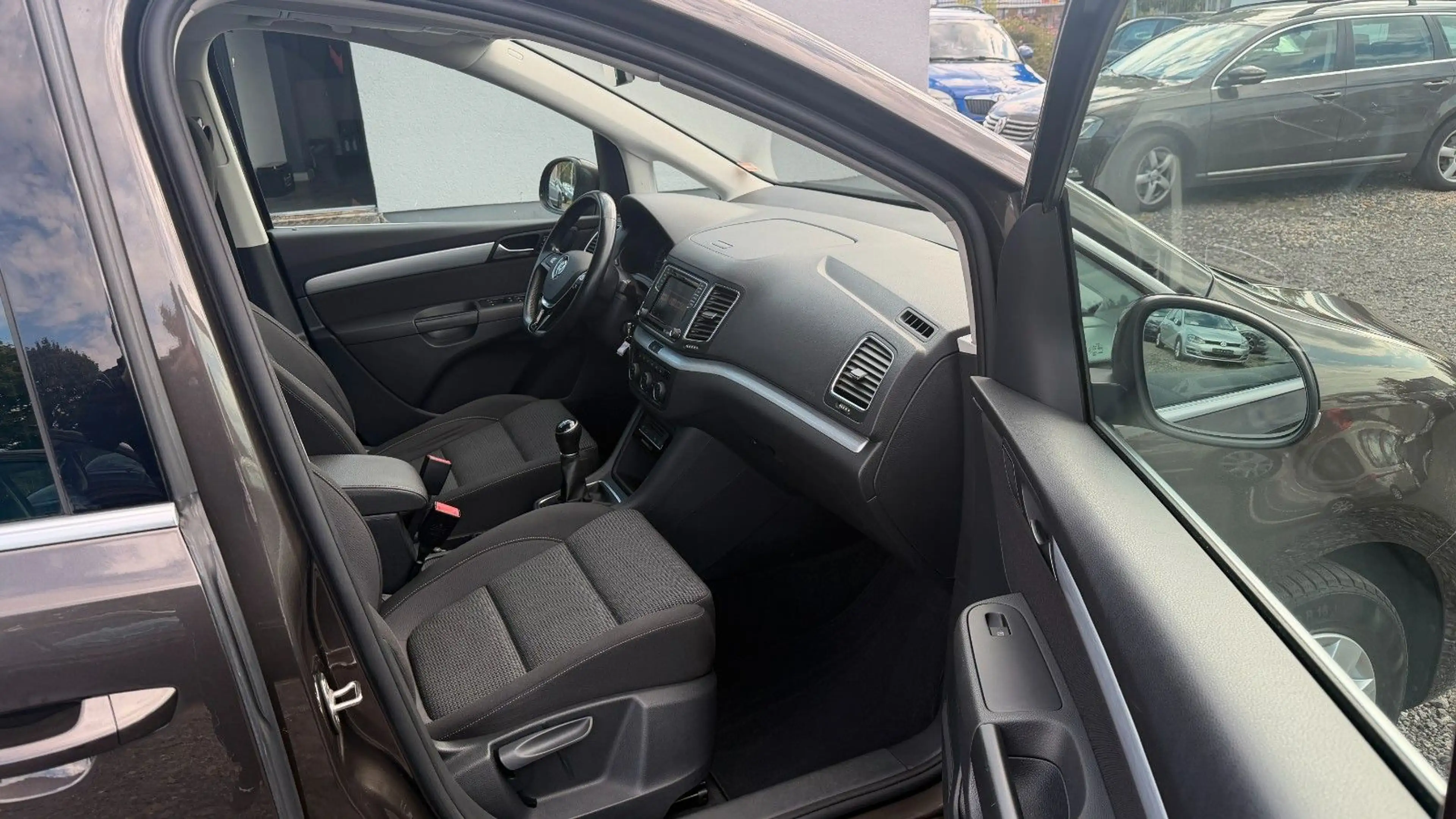 Volkswagen Sharan 7-Sitzer 1-Hand Navi Sitzheizung 2xPDC — photo 13