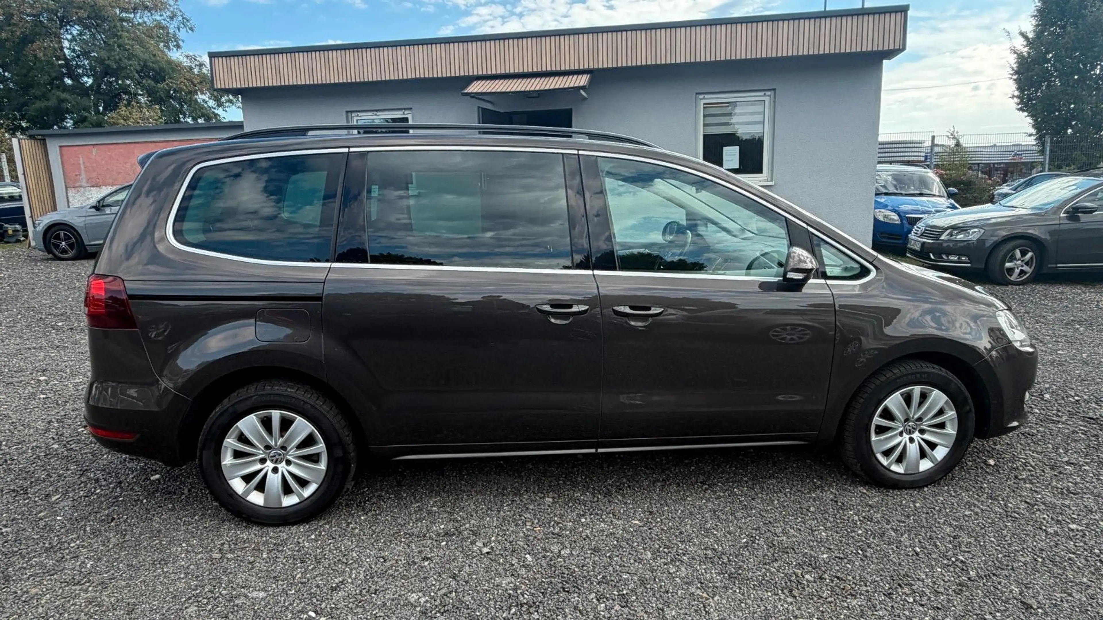 Volkswagen Sharan 7-Sitzer 1-Hand Navi Sitzheizung 2xPDC — photo 6