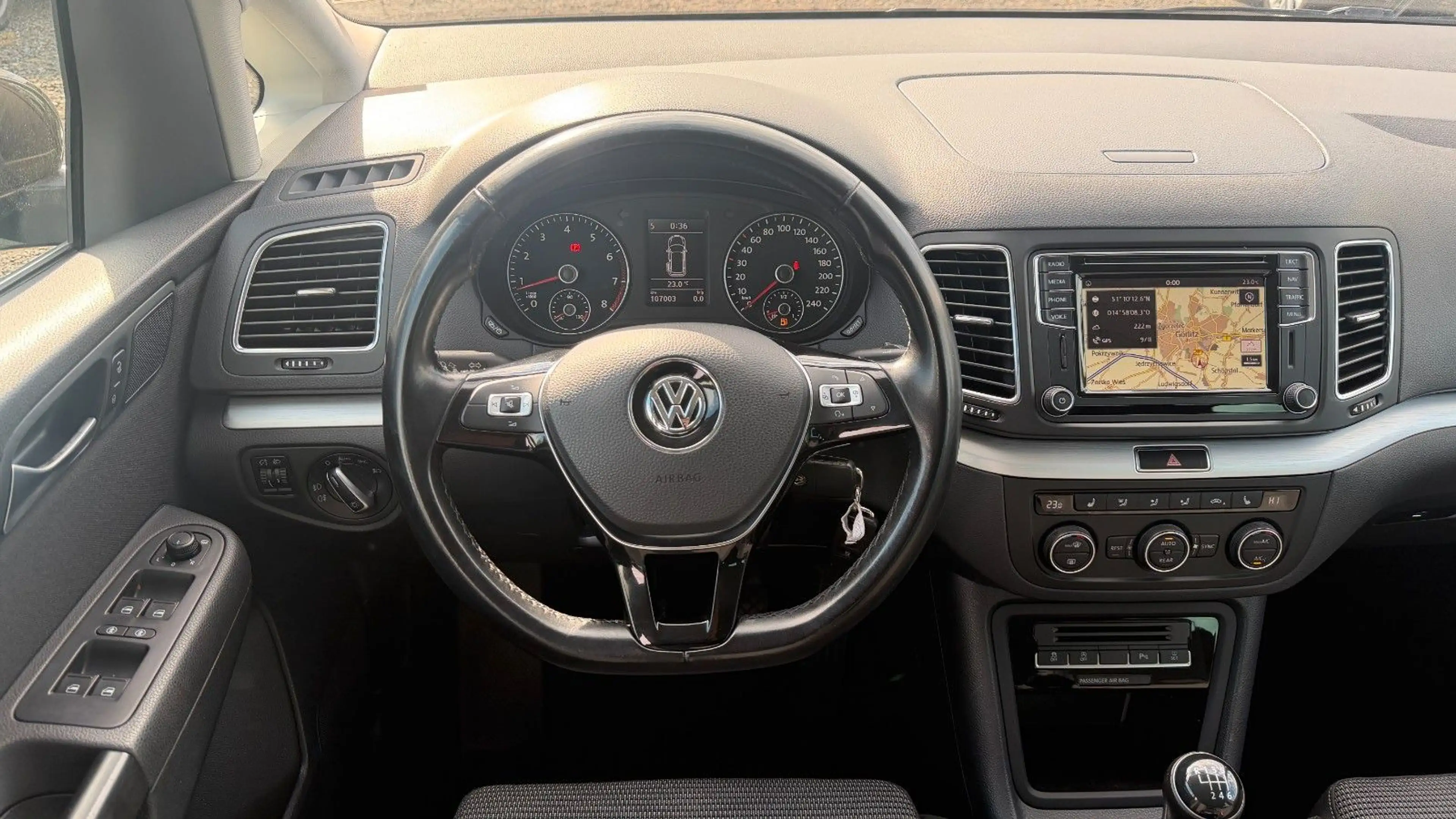 Volkswagen Sharan 7-Sitzer 1-Hand Navi Sitzheizung 2xPDC — photo 15