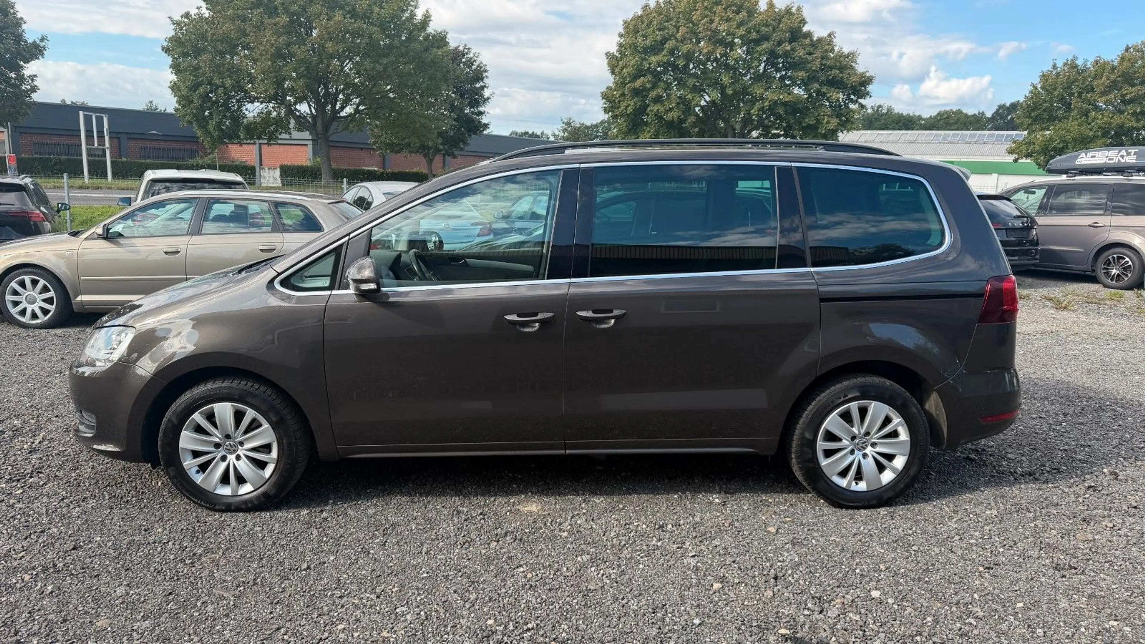 Volkswagen Sharan 7-Sitzer 1-Hand Navi Sitzheizung 2xPDC — photo 2