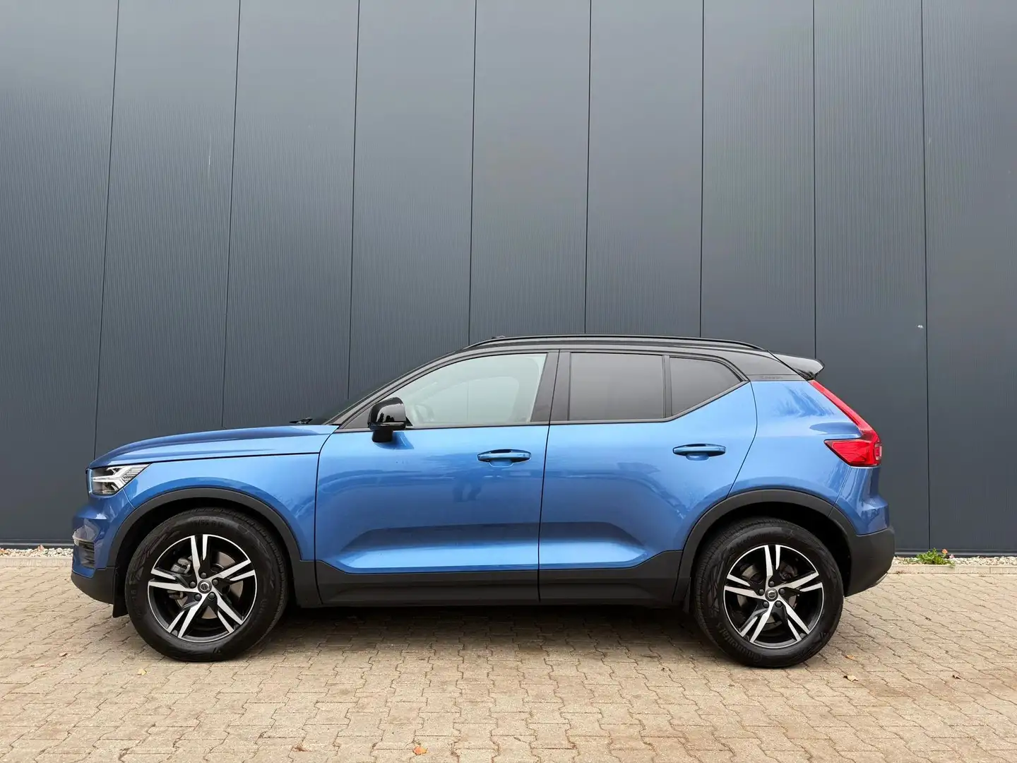 Volvo XC40 2.0 D4 AWD R-Design Pano / trekhaak Blau - 2