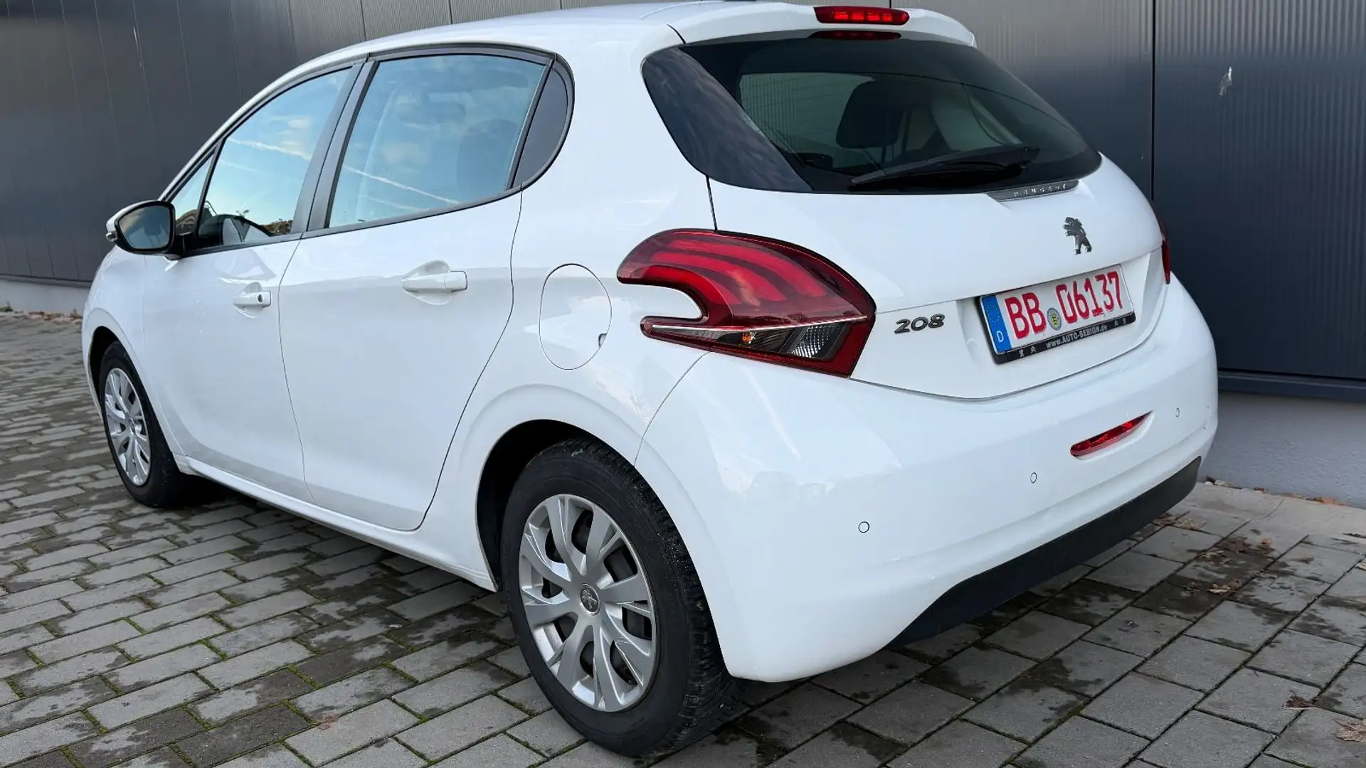 Peugeot 208 83-1 HAND-Klima-PDC-SHZ-Tempo-TÜV- Garantie Blanc - 2