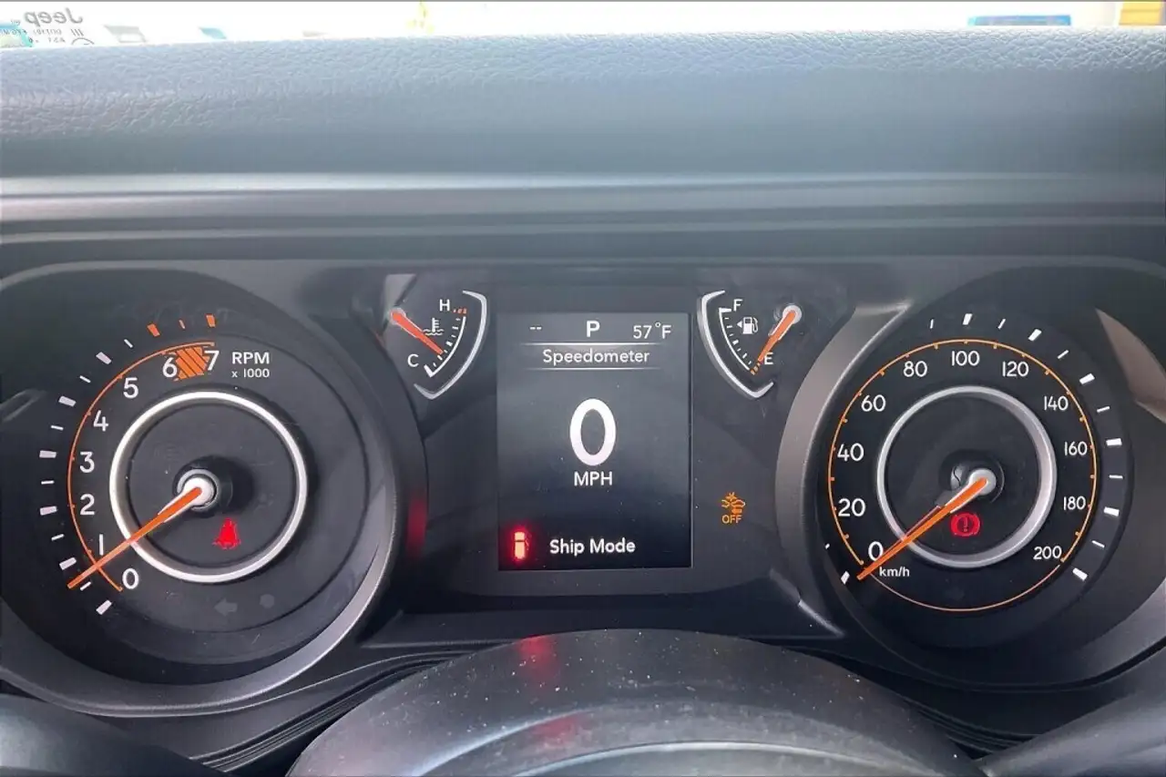 Jeep Wrangler снимка Jeep Wrangler