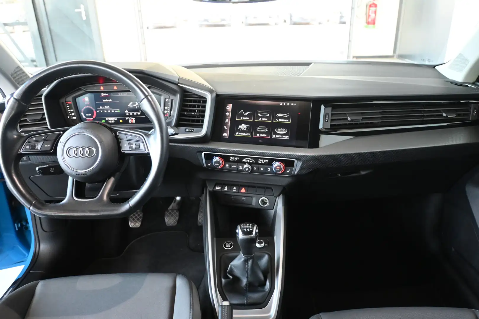 Audi A1 Sportback 30 TFSI S-Line Clima Carplay Cruise Cont Blau - 2
