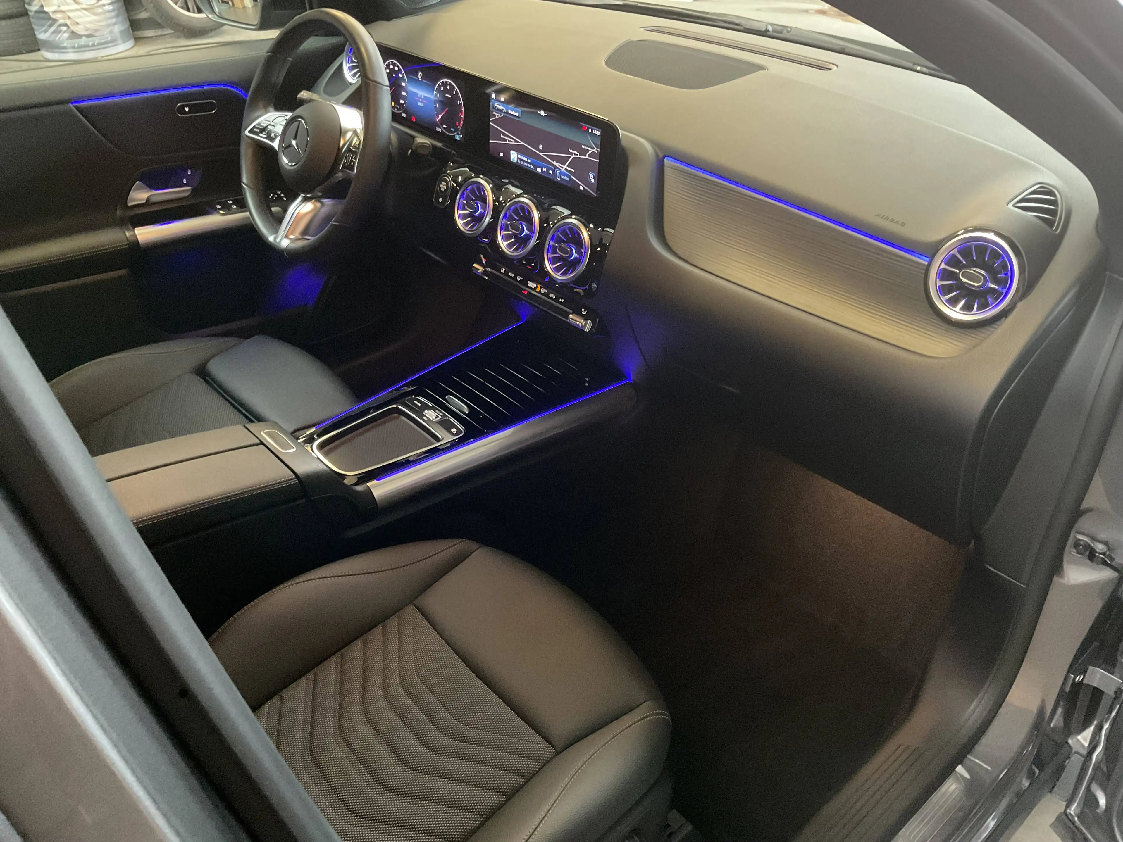 Mercedes-Benz GLA 180 Nightpakket * 360° Camera * Sfeerverlichting * Dodehoekassistent — photo 8