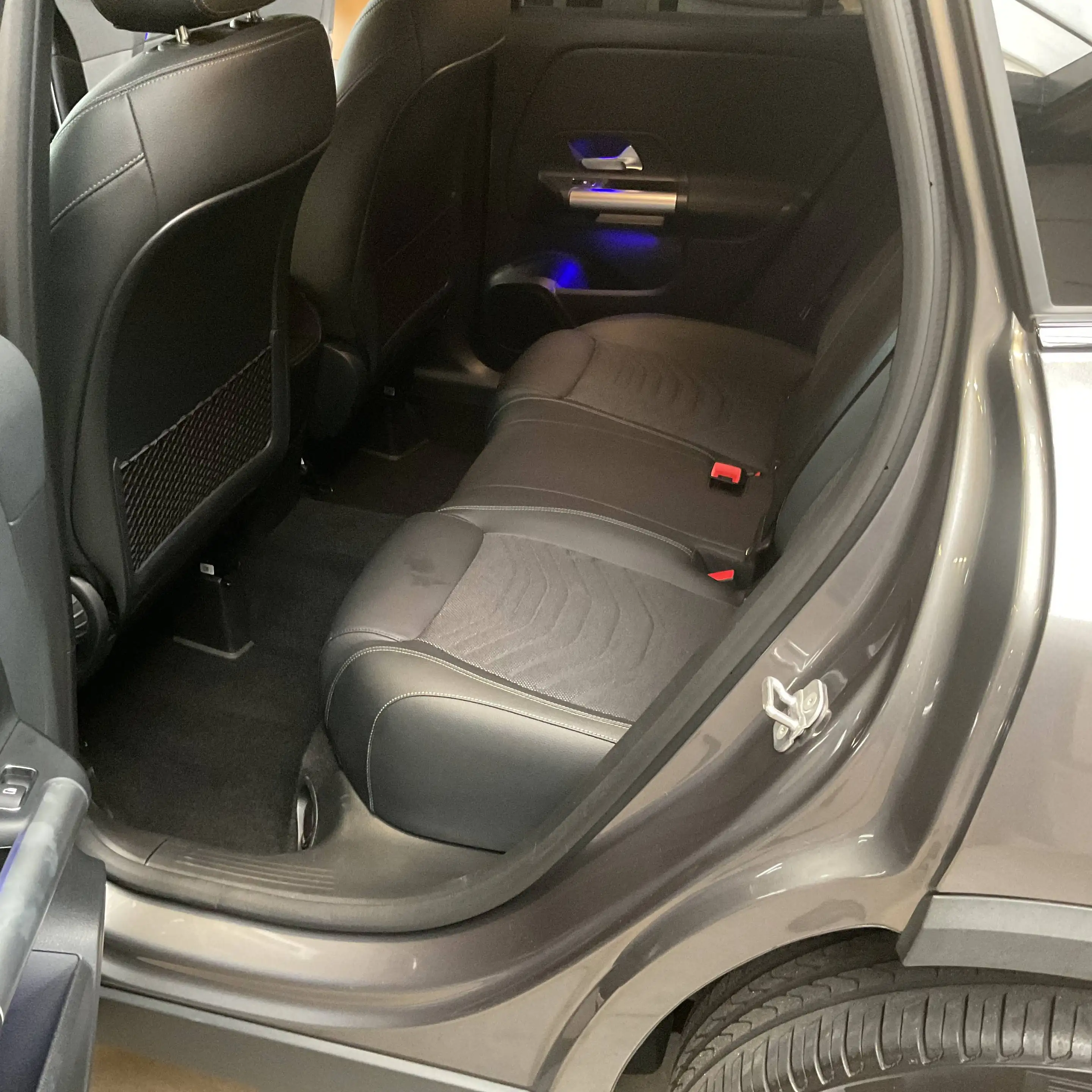 Mercedes-Benz GLA 180 Nightpakket * 360° Camera * Sfeerverlichting * Dodehoekassistent — photo 10