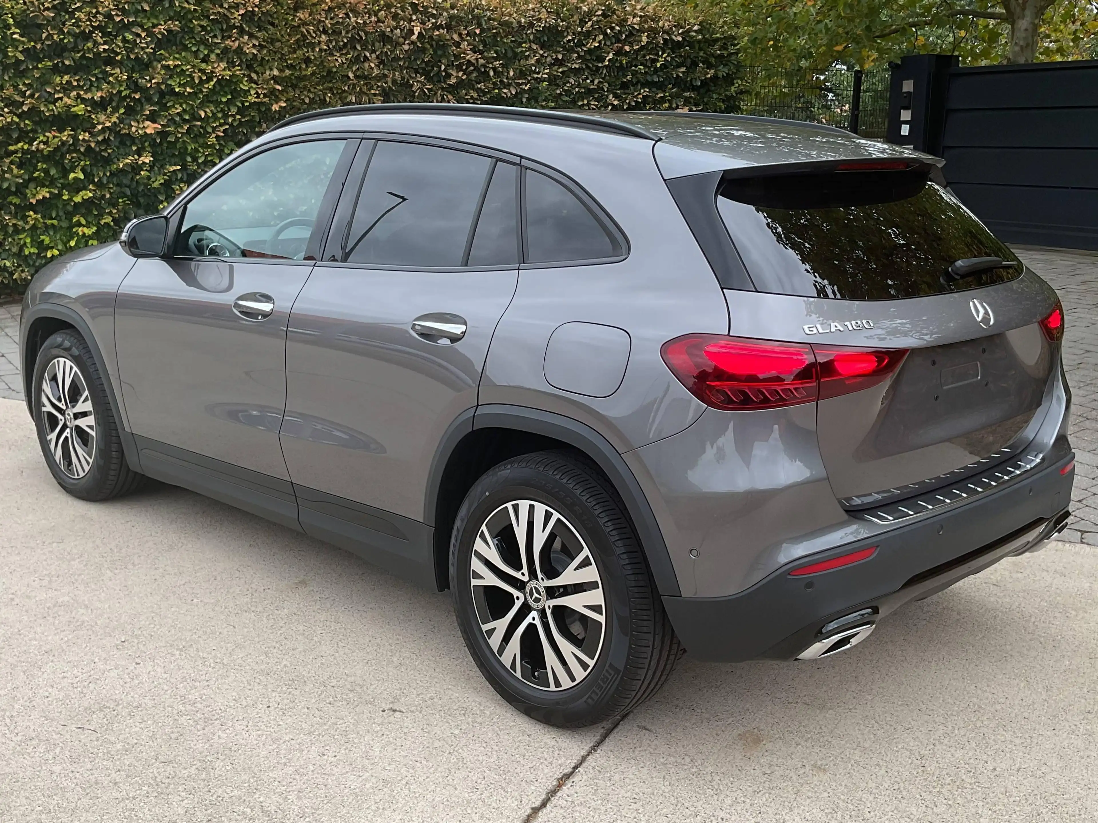 Mercedes-Benz GLA 180 Nightpakket * 360° Camera * Sfeerverlichting * Dodehoekassistent — photo 2