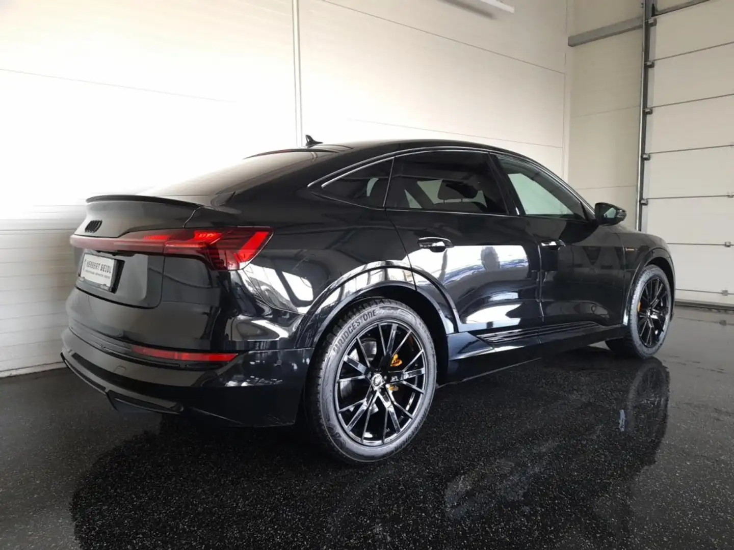 Audi e-tron SB 55 quattro S-LINE BLACK EDITION *NP: €100.369,- / 21 ZOLL / ASS PAKET TOUR / OPTIKPAKET SCHWARZ PLUS* Schwarz - 2